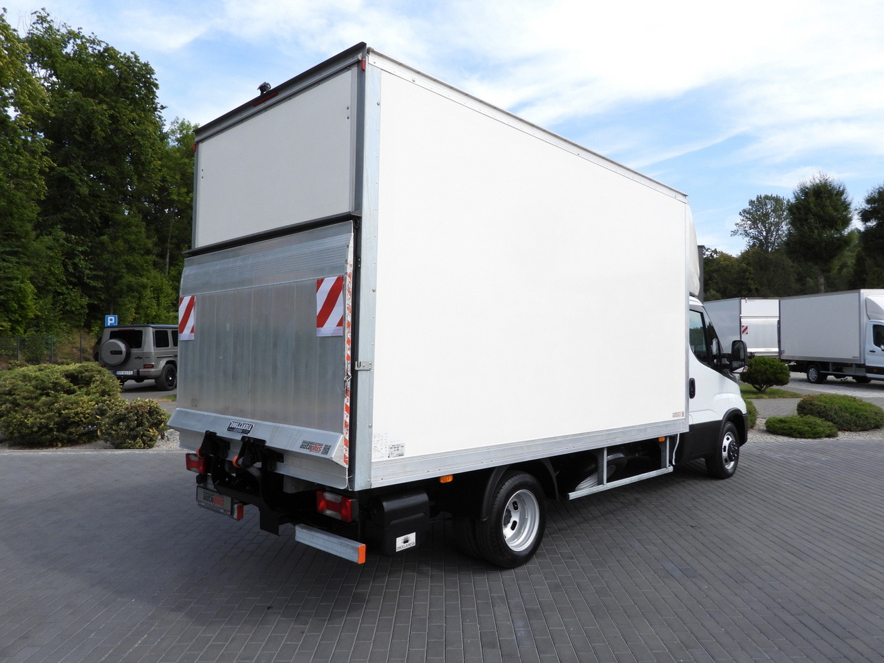 IVECO DAILY 35C16 BOX LIFT 8 PALLETS CRUISE CONTROL AUTOMATIC TRANSMISSION HI-MATIC TWIN WHEELS AIR CONDITIONING 160HP - Box van: picture 3 IVECO DAILY 35C16 BOX LIFT 8 PALLETS CRUISE CONTROL AUTOMATIC TRANSMISSION HI-MATIC TWIN WHEELS AIR CONDITIONING 160HP - Box van: picture 3