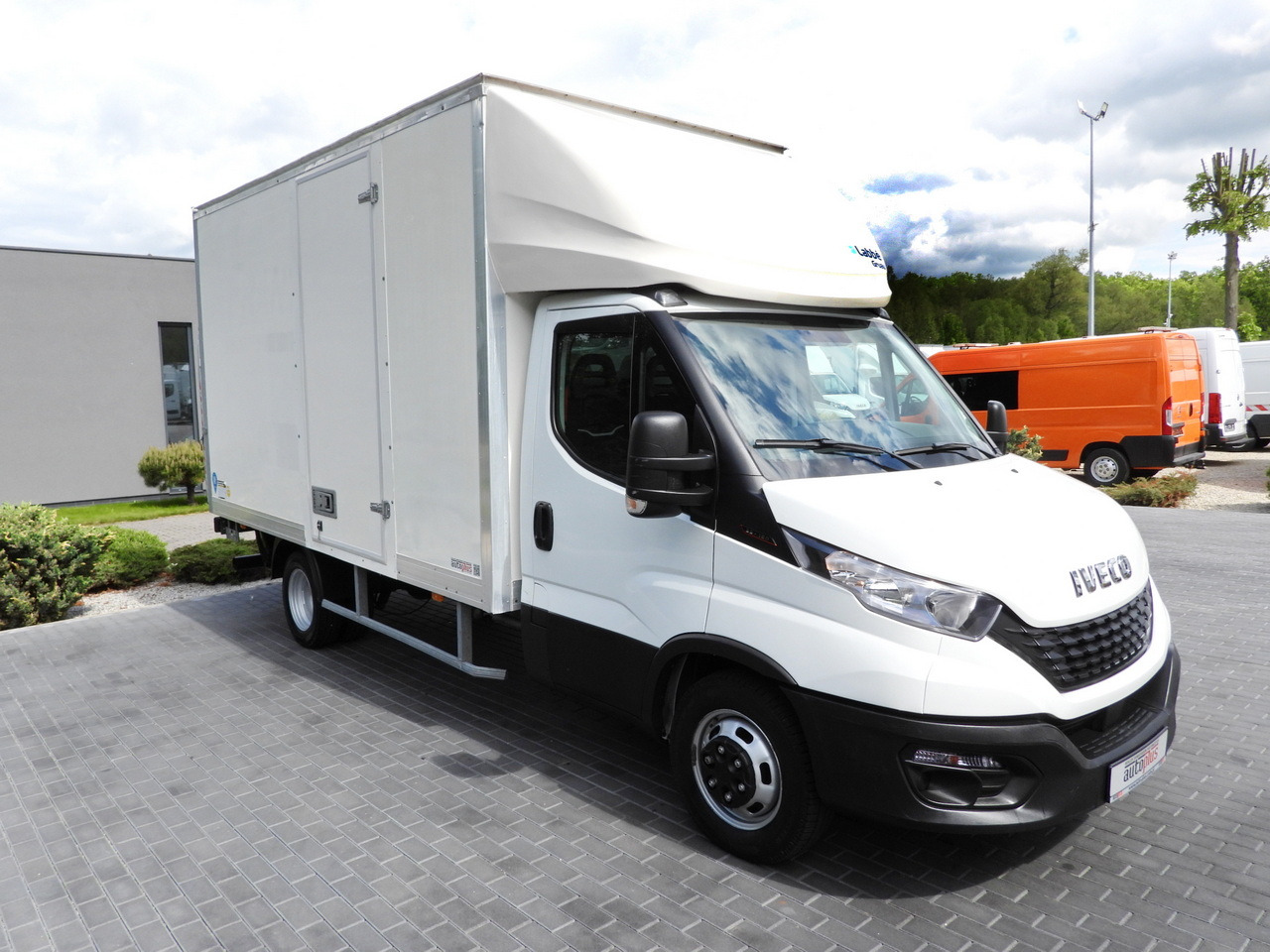 IVECO DAILY 35C16 BOX LIFT 8 PALLETS CRUISE CONTROL TWIN WHEELS AIR CONDITIONING  160HP - Box van: picture 4 IVECO DAILY 35C16 BOX LIFT 8 PALLETS CRUISE CONTROL TWIN WHEELS AIR CONDITIONING  160HP - Box van: picture 4