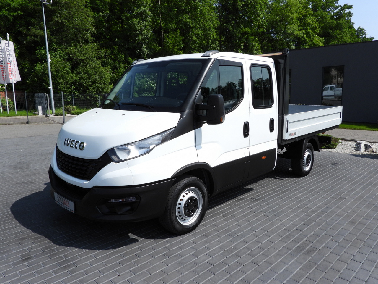 IVECO DAILY 35S12 STAKE BODY DOUBLE CABIN DOKA 7 SEATS AIR CONDITIONING 120HP on lease IVECO DAILY 35S12 STAKE BODY DOUBLE CABIN DOKA 7 SEATS AIR CONDITIONING 120HP: picture 16 IVECO DAILY 35S12 STAKE BODY DOUBLE CABIN DOKA 7 SEATS AIR CONDITIONING 120HP on lease IVECO DAILY 35S12 STAKE BODY DOUBLE CABIN DOKA 7 SEATS AIR CONDITIONING 120HP: picture 16