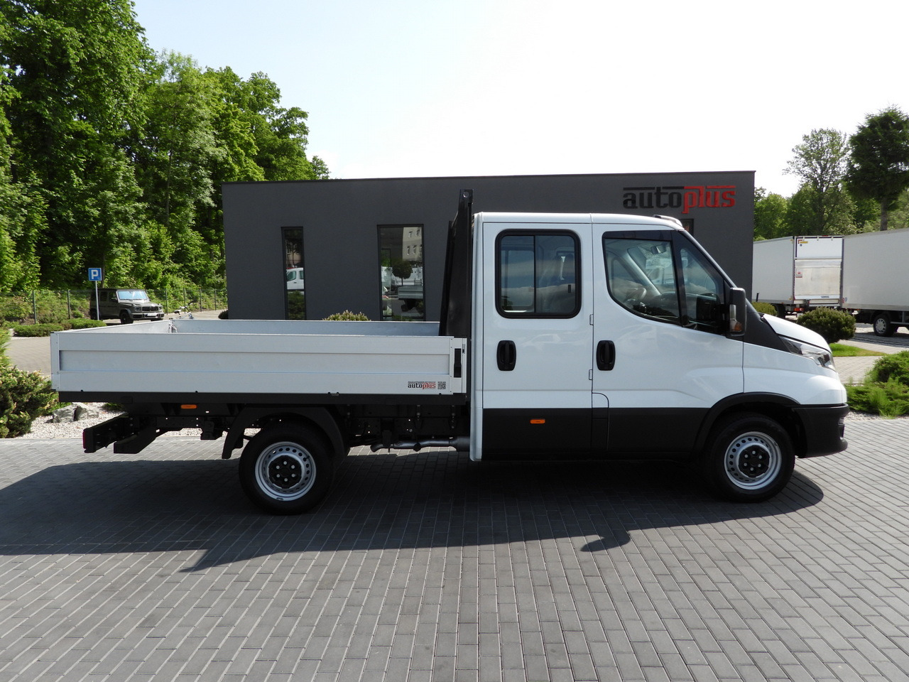 IVECO DAILY 35S12 STAKE BODY DOUBLE CABIN DOKA 7 SEATS AIR CONDITIONING 120HP on lease IVECO DAILY 35S12 STAKE BODY DOUBLE CABIN DOKA 7 SEATS AIR CONDITIONING 120HP: picture 7 IVECO DAILY 35S12 STAKE BODY DOUBLE CABIN DOKA 7 SEATS AIR CONDITIONING 120HP on lease IVECO DAILY 35S12 STAKE BODY DOUBLE CABIN DOKA 7 SEATS AIR CONDITIONING 120HP: picture 7