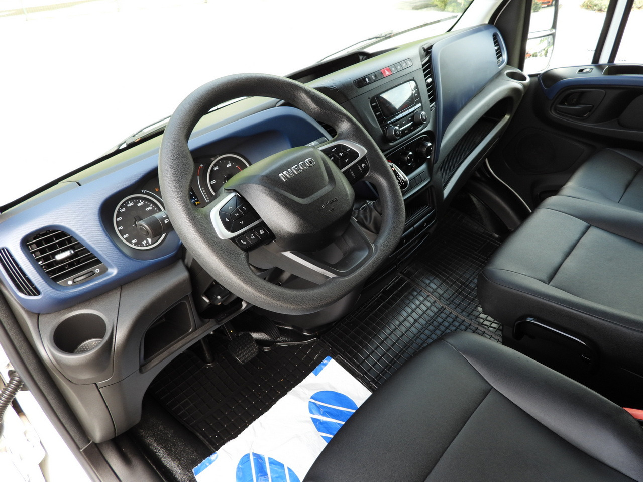 IVECO DAILY 35S14 REFRIGERATOR VAN -10*C POWER SUPPLY 230V CRUISE CONTROL AUTOMATIC TRANSMISSION HI-MATIC AIR CONDITIONING 140HP - Refrigerated van: picture 2 IVECO DAILY 35S14 REFRIGERATOR VAN -10*C POWER SUPPLY 230V CRUISE CONTROL AUTOMATIC TRANSMISSION HI-MATIC AIR CONDITIONING 140HP - Refrigerated van: picture 2