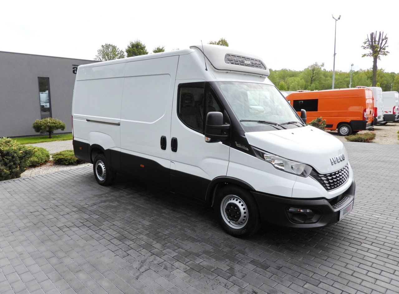 IVECO DAILY 35S14 REFRIGERATOR VAN -10*C POWER SUPPLY 230V CRUISE CONTROL AUTOMATIC TRANSMISSION HI-MATIC AIR CONDITIONING 140HP - Refrigerated van: picture 4 IVECO DAILY 35S14 REFRIGERATOR VAN -10*C POWER SUPPLY 230V CRUISE CONTROL AUTOMATIC TRANSMISSION HI-MATIC AIR CONDITIONING 140HP - Refrigerated van: picture 4