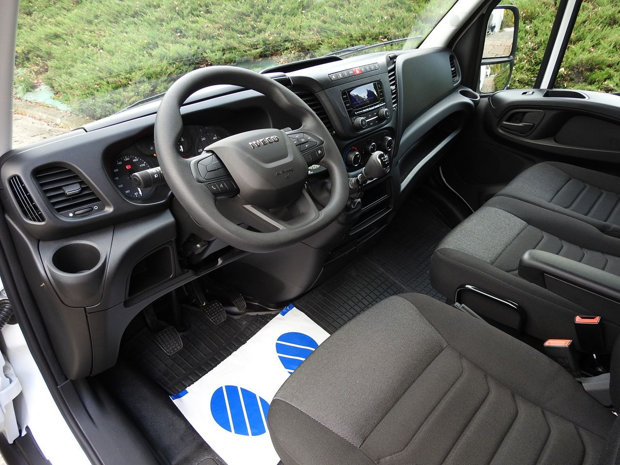 IVECO DAILY 35S16 NEW REGRIGERATOR BOX -10*C 8 PALLETS HEATING FUNCTION POWER SUPPLY 230V CRUISE CONTROL AIR CONDITIONING 160HP - Refrigerated van: picture 2 IVECO DAILY 35S16 NEW REGRIGERATOR BOX -10*C 8 PALLETS HEATING FUNCTION POWER SUPPLY 230V CRUISE CONTROL AIR CONDITIONING 160HP - Refrigerated van: picture 2