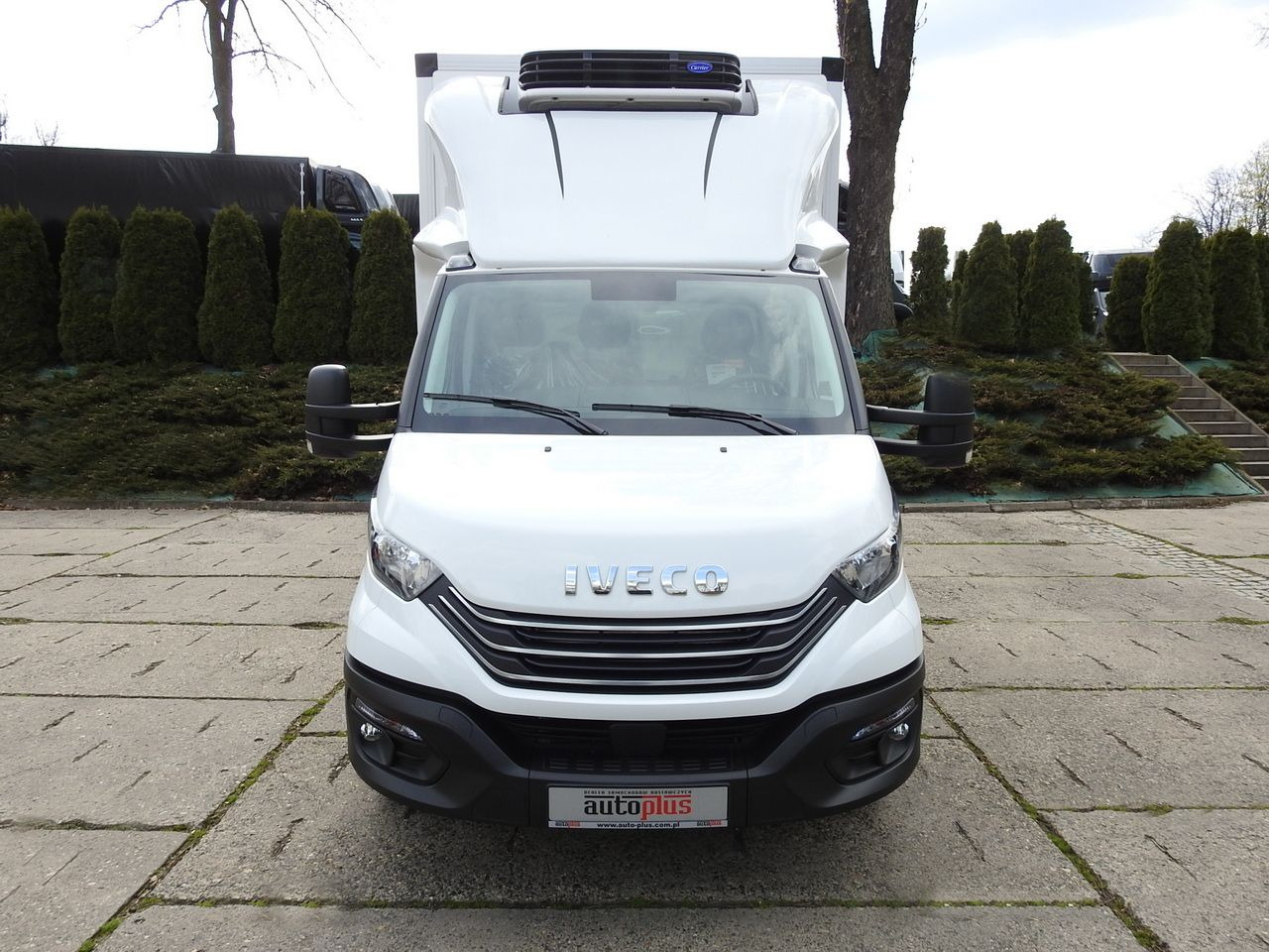IVECO DAILY 35S16 NEW REGRIGERATOR BOX -10*C 8 PALLETS HEATING FUNCTION POWER SUPPLY 230V CRUISE CONTROL AIR CONDITIONING 160HP - Refrigerated van: picture 5 IVECO DAILY 35S16 NEW REGRIGERATOR BOX -10*C 8 PALLETS HEATING FUNCTION POWER SUPPLY 230V CRUISE CONTROL AIR CONDITIONING 160HP - Refrigerated van: picture 5