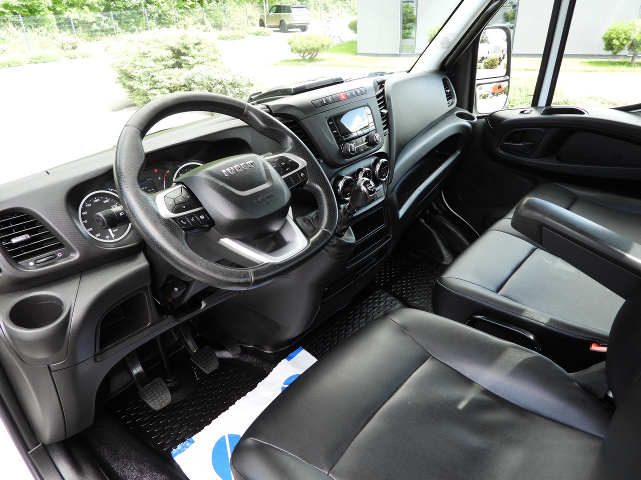 IVECO DAILY 35S16 STAKE BODY 10 PALLETS CRUISE CONTROL AIR CONDITIONING 160HP - Flatbed van: picture 2 IVECO DAILY 35S16 STAKE BODY 10 PALLETS CRUISE CONTROL AIR CONDITIONING 160HP - Flatbed van: picture 2