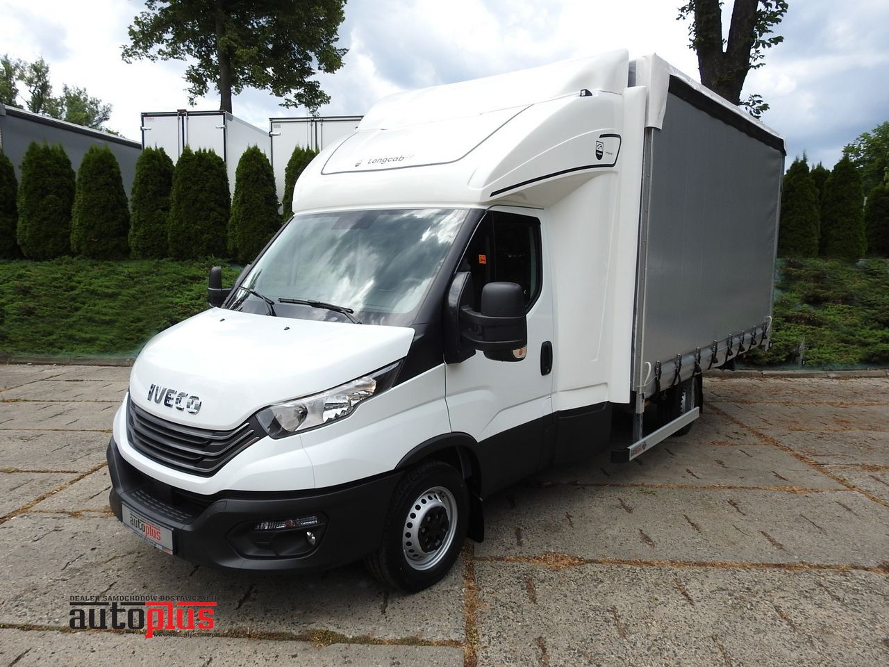 New Curtain side van IVECO DAILY 35S18 NEW TARPAULIN WEBASTO CRUISE CONTROL AIR CONDITIONING 180HP: picture 1