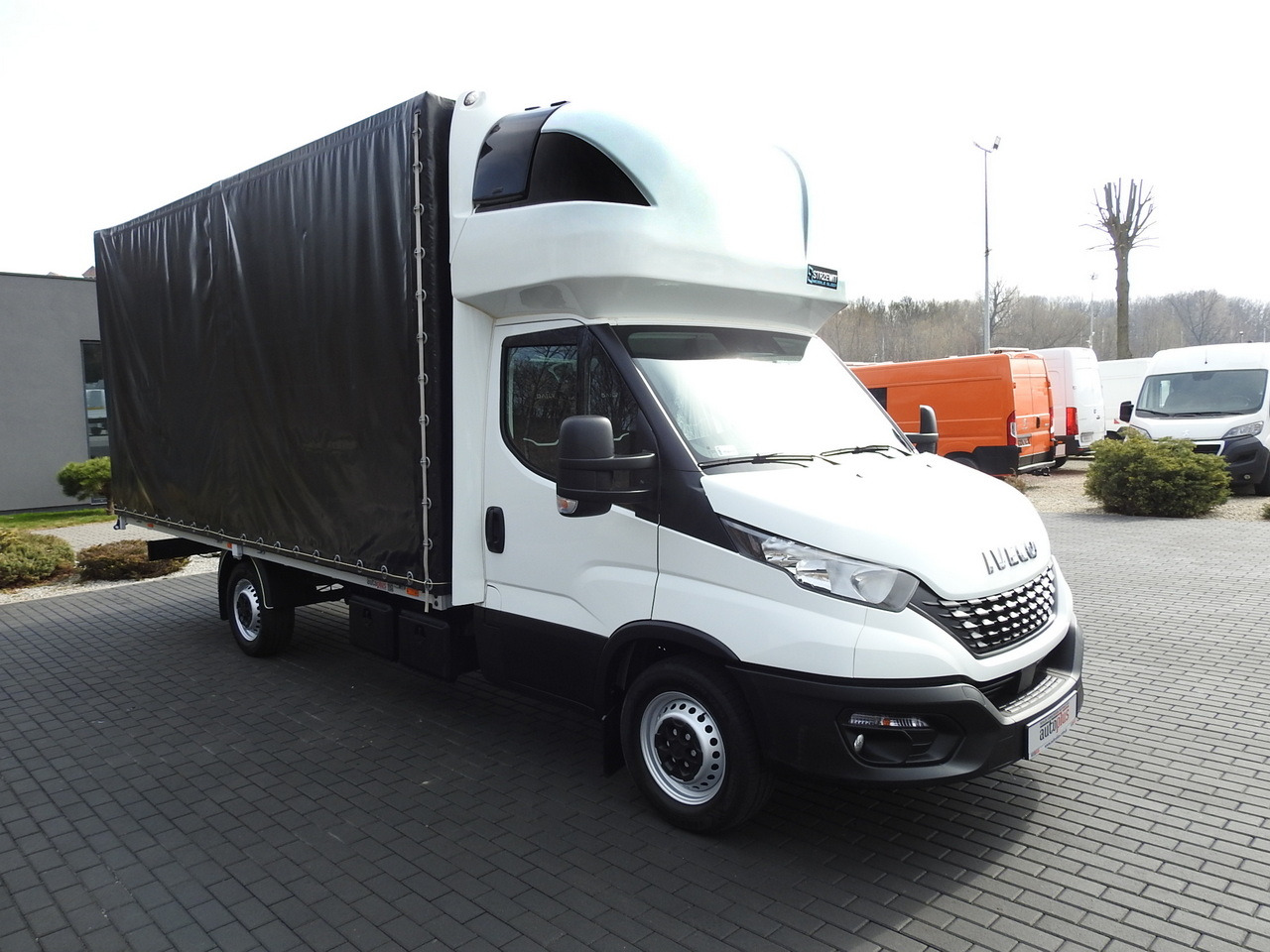 IVECO DAILY 35S18 TARPAULIN 10 PALLETS WEBASTO CRUISE CONTROL AIR CONDITIONING 180HP - Curtain side van: picture 4 IVECO DAILY 35S18 TARPAULIN 10 PALLETS WEBASTO CRUISE CONTROL AIR CONDITIONING 180HP - Curtain side van: picture 4