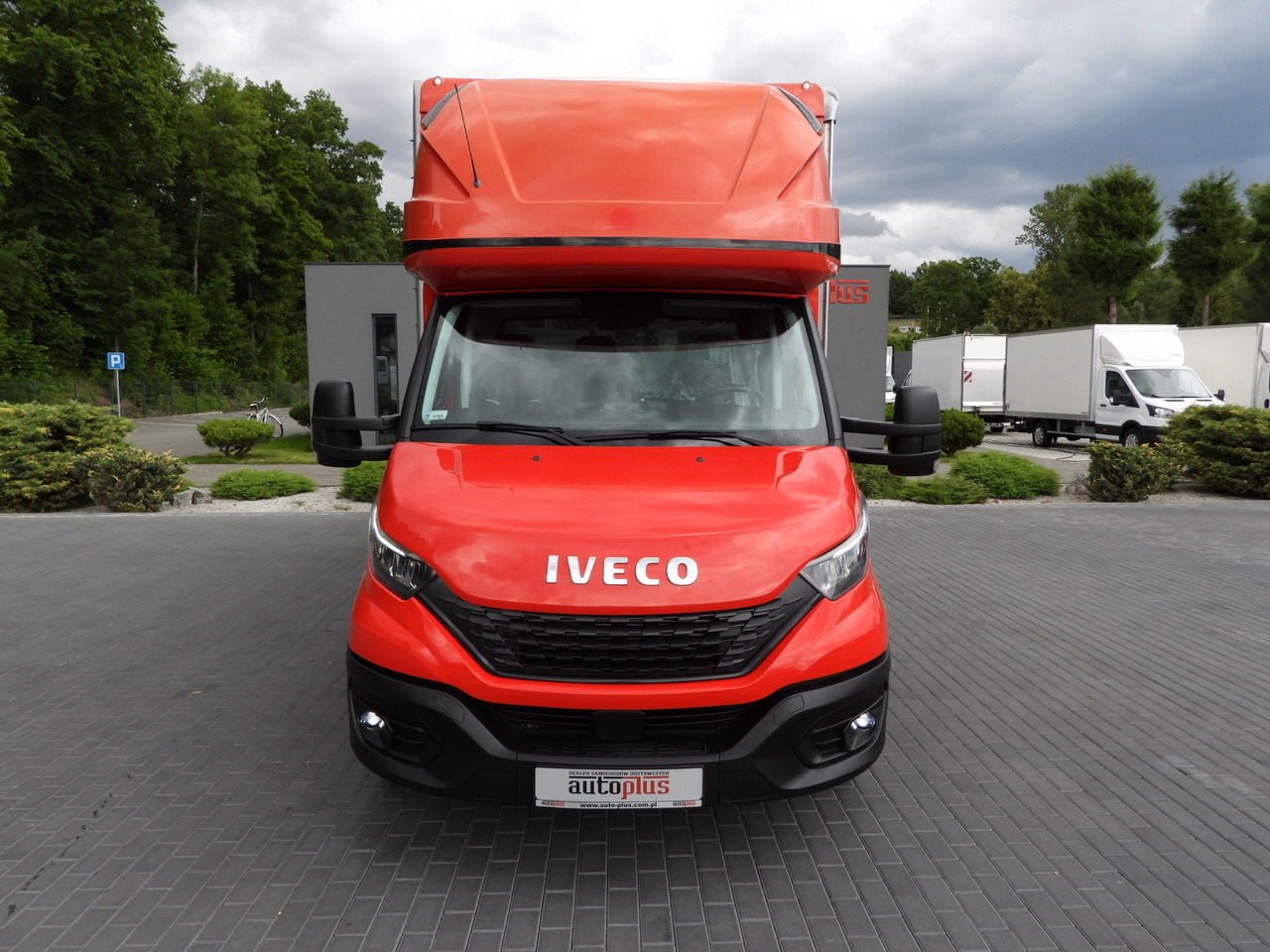 IVECO DAILY 35S18 TARPAULIN 10 PALLETS WEBASTO CRUISE CONTROL LED LIGHTS AIR CONDITIONING 180HP - Curtain side van: picture 5 IVECO DAILY 35S18 TARPAULIN 10 PALLETS WEBASTO CRUISE CONTROL LED LIGHTS AIR CONDITIONING 180HP - Curtain side van: picture 5