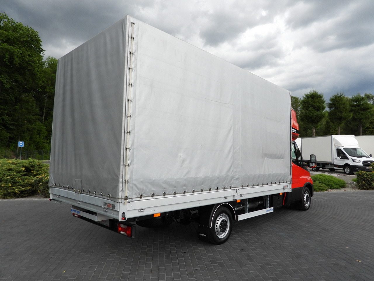 IVECO DAILY 35S18 TARPAULIN 10 PALLETS WEBASTO CRUISE CONTROL LED LIGHTS AIR CONDITIONING 180HP - Curtain side van: picture 3 IVECO DAILY 35S18 TARPAULIN 10 PALLETS WEBASTO CRUISE CONTROL LED LIGHTS AIR CONDITIONING 180HP - Curtain side van: picture 3