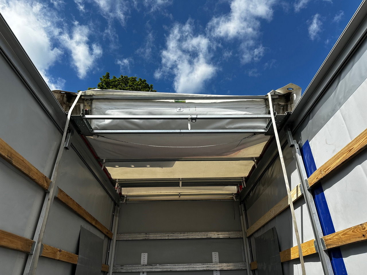 Curtain side van IVECO DAILY 35S18 TARPAULIN 10 PALLETS WEBASTO CRUISE CONTROL NAVIGATION LED LIGHTS AIR CONDITIONING  180HP: picture 12