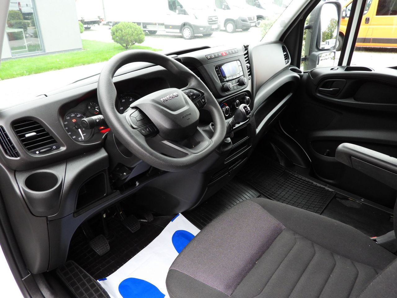 IVECO DAILY 35S18 TARPAULIN 10 PALLETS WEBASTO CRUISE CONTROL PNEUMATICS AIR CONDITIONING 180HP - Curtain side van: picture 2 IVECO DAILY 35S18 TARPAULIN 10 PALLETS WEBASTO CRUISE CONTROL PNEUMATICS AIR CONDITIONING 180HP - Curtain side van: picture 2