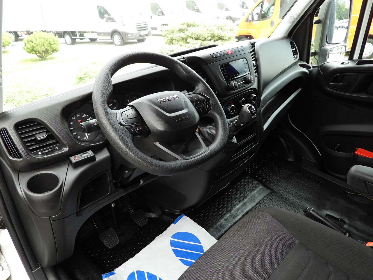IVECO DAILY 35S18 TARPAULIN LIFT 10 PALLETS WEBASTO CRUISE CONTROL PNEUMATICS AIR CONDITIONING 180HP - Curtain side van: picture 2 IVECO DAILY 35S18 TARPAULIN LIFT 10 PALLETS WEBASTO CRUISE CONTROL PNEUMATICS AIR CONDITIONING 180HP - Curtain side van: picture 2