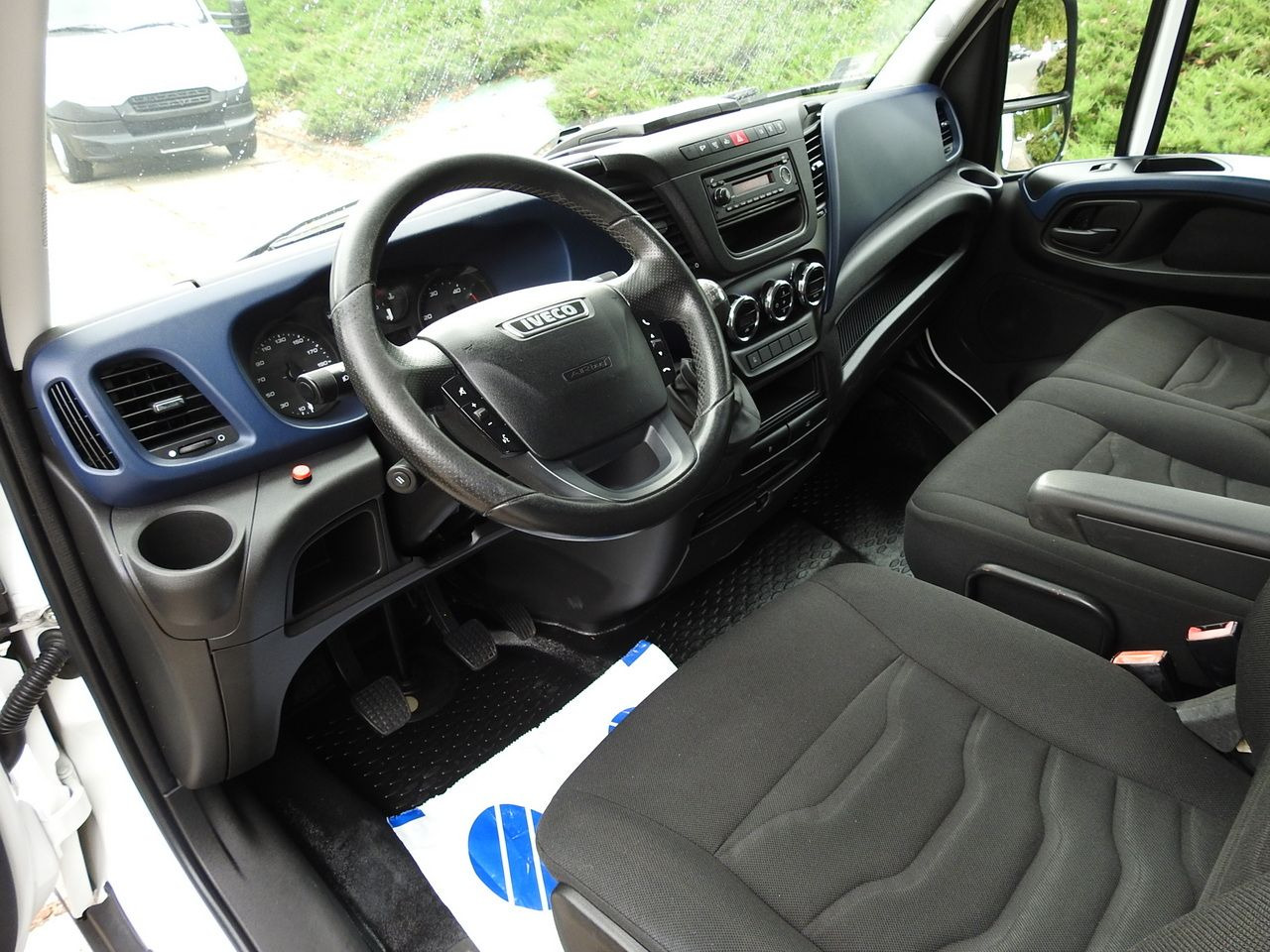 IVECO DAILY 35S18 TARPAULIN LIFT 8 PALLETS CRUISE CONTROL AIR CONDITIONING 180HP - Curtain side van: picture 2 IVECO DAILY 35S18 TARPAULIN LIFT 8 PALLETS CRUISE CONTROL AIR CONDITIONING 180HP - Curtain side van: picture 2