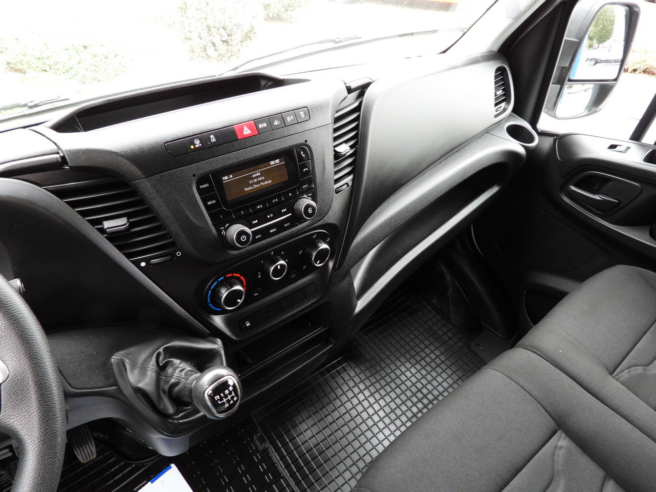 Curtain side van IVECO DAILY 35S18 TARPAULIN LIFT 8 PALLETS WEBASTO CRUISE CONTROL LED LIGHTS AIR CONDITIONING  180HP: picture 36