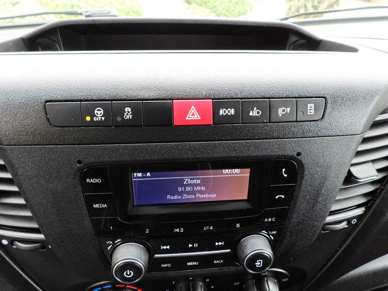 Curtain side van IVECO DAILY 35S18 TARPAULIN LIFT 8 PALLETS WEBASTO CRUISE CONTROL LED LIGHTS AIR CONDITIONING  180HP: picture 39