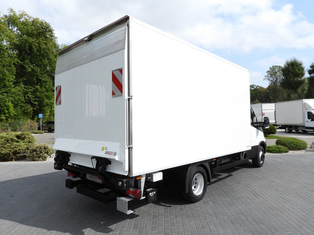 IVECO DAILY 70C17 REFRIGERATOR 1*C LIFT 10 PALLETS POWER SUPPLY 230V CRUISE CONTROL AIR CONDITIONING PNEUMATICS AUTOMATIC TRANSMISSION HI-MATIC TWIN WHEELS  170HP - Refrigerator truck: picture 3 IVECO DAILY 70C17 REFRIGERATOR 1*C LIFT 10 PALLETS POWER SUPPLY 230V CRUISE CONTROL AIR CONDITIONING PNEUMATICS AUTOMATIC TRANSMISSION HI-MATIC TWIN WHEELS  170HP - Refrigerator truck: picture 3