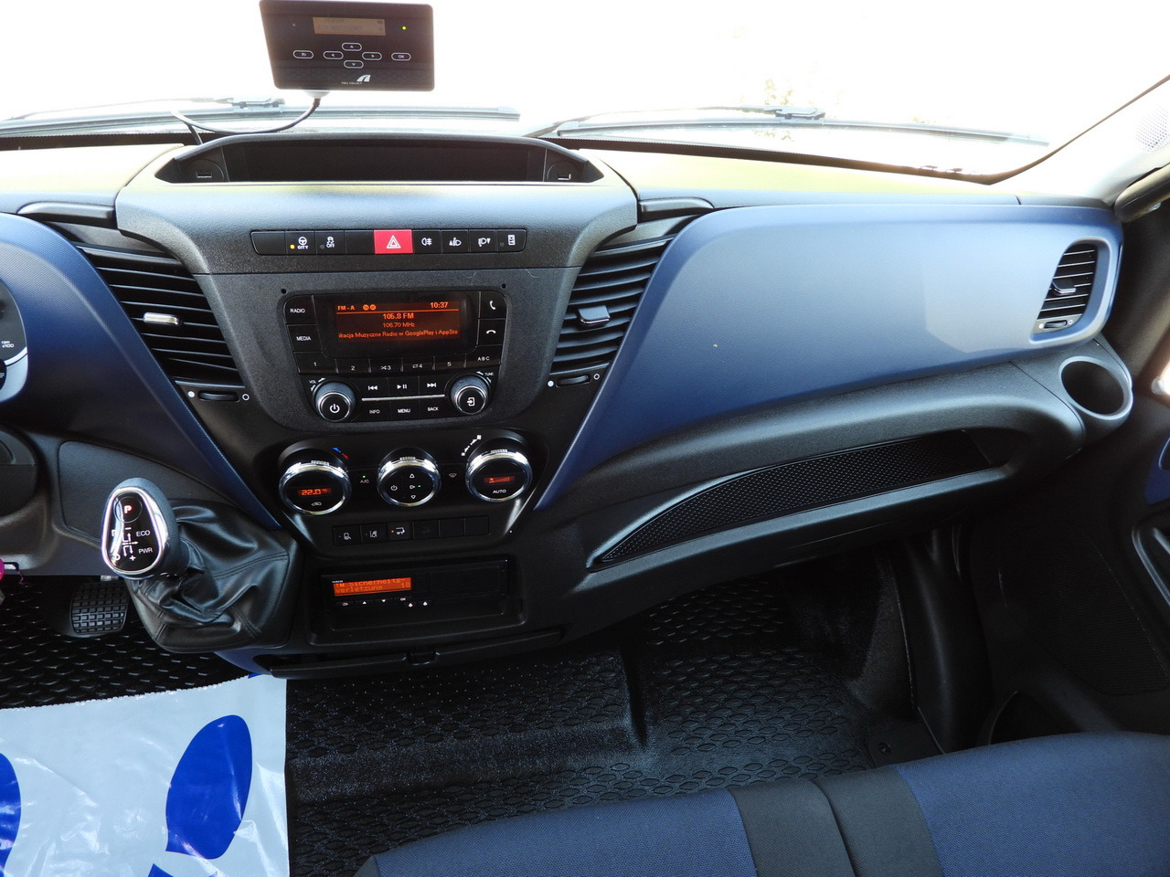 Box truck IVECO DAILY 72C18 LIFT 14 PALLETS CRUISE CONTROL PNEUMATICS AUTOMATIC TRANSMISSION HI-MATIC TWIN WHEELS AIR CONDITIONING 180HP: picture 32 Box truck IVECO DAILY 72C18 LIFT 14 PALLETS CRUISE CONTROL PNEUMATICS AUTOMATIC TRANSMISSION HI-MATIC TWIN WHEELS AIR CONDITIONING 180HP: picture 32