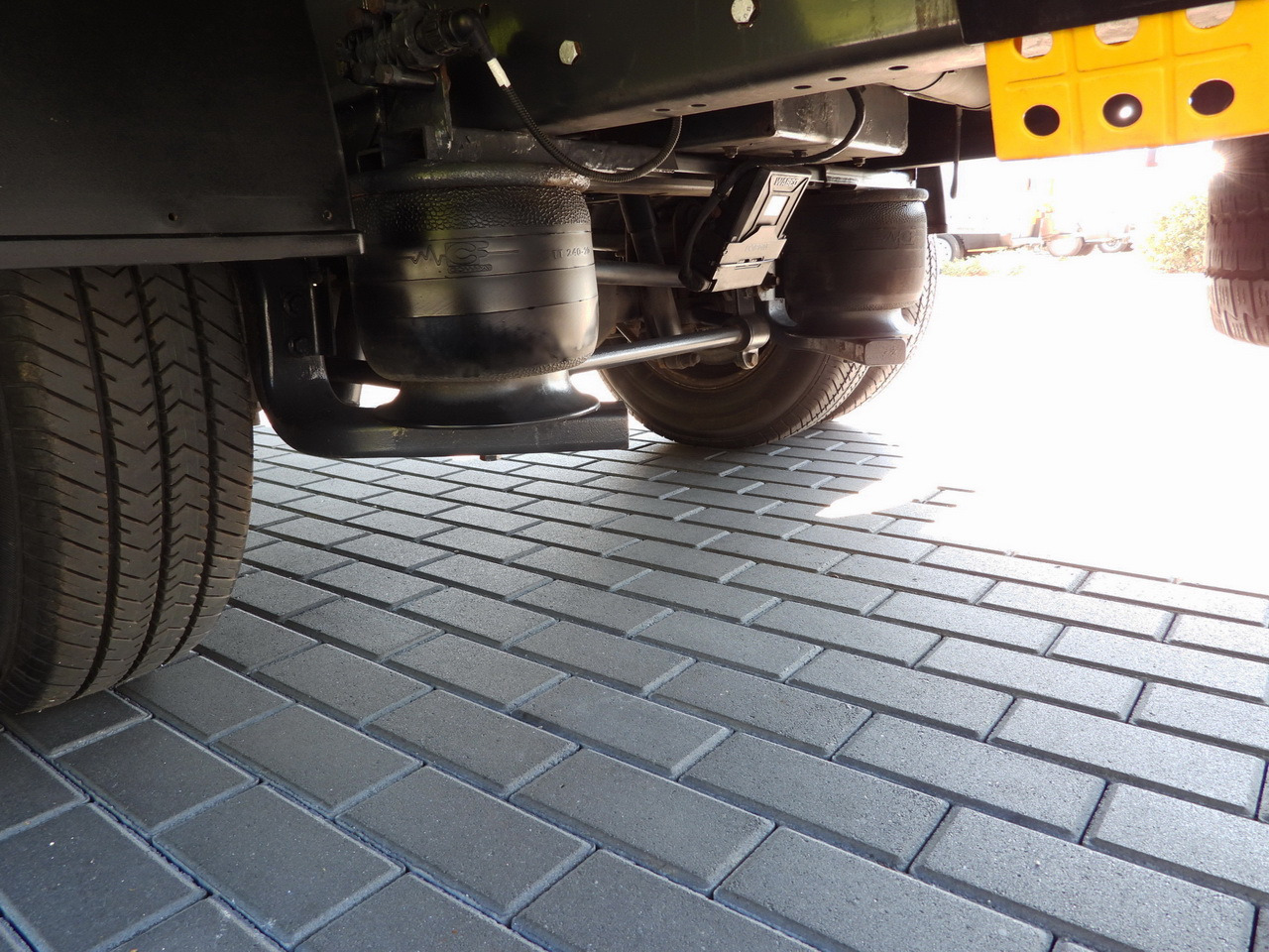 Box truck IVECO DAILY 72C18 LIFT 14 PALLETS CRUISE CONTROL PNEUMATICS AUTOMATIC TRANSMISSION HI-MATIC TWIN WHEELS AIR CONDITIONING 180HP: picture 19 Box truck IVECO DAILY 72C18 LIFT 14 PALLETS CRUISE CONTROL PNEUMATICS AUTOMATIC TRANSMISSION HI-MATIC TWIN WHEELS AIR CONDITIONING 180HP: picture 19