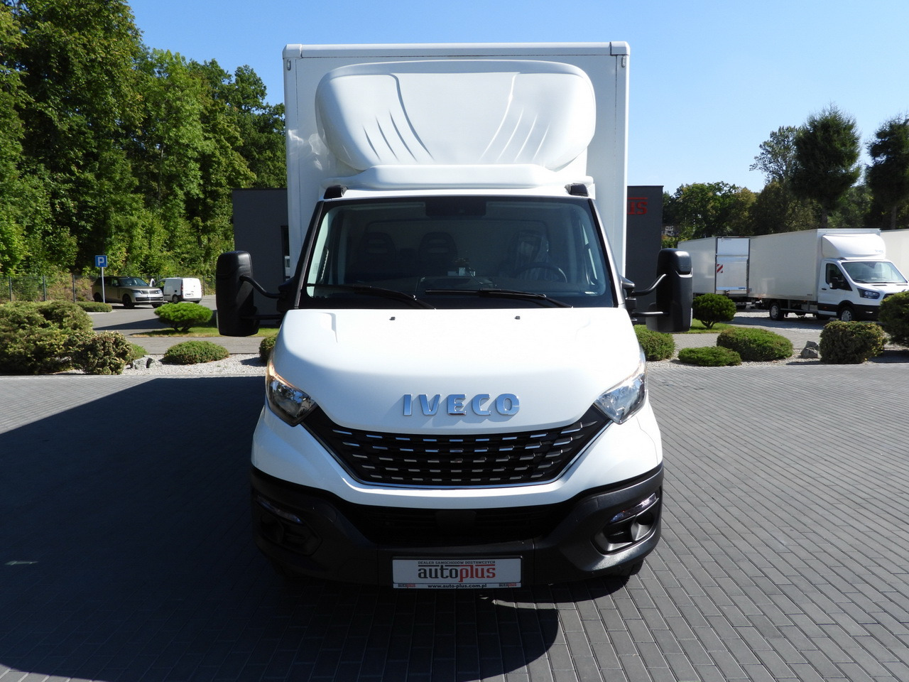 Box truck IVECO DAILY 72C18 LIFT 14 PALLETS CRUISE CONTROL PNEUMATICS AUTOMATIC TRANSMISSION HI-MATIC TWIN WHEELS AIR CONDITIONING 180HP: picture 5 Box truck IVECO DAILY 72C18 LIFT 14 PALLETS CRUISE CONTROL PNEUMATICS AUTOMATIC TRANSMISSION HI-MATIC TWIN WHEELS AIR CONDITIONING 180HP: picture 5