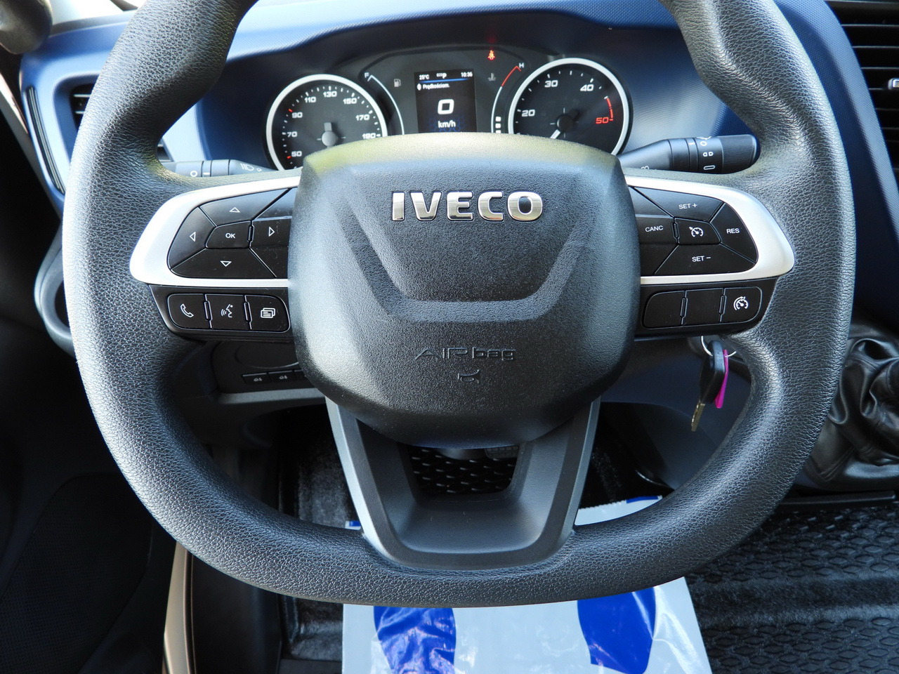 Box truck IVECO DAILY 72C18 LIFT 14 PALLETS CRUISE CONTROL PNEUMATICS AUTOMATIC TRANSMISSION HI-MATIC TWIN WHEELS AIR CONDITIONING 180HP: picture 34 Box truck IVECO DAILY 72C18 LIFT 14 PALLETS CRUISE CONTROL PNEUMATICS AUTOMATIC TRANSMISSION HI-MATIC TWIN WHEELS AIR CONDITIONING 180HP: picture 34