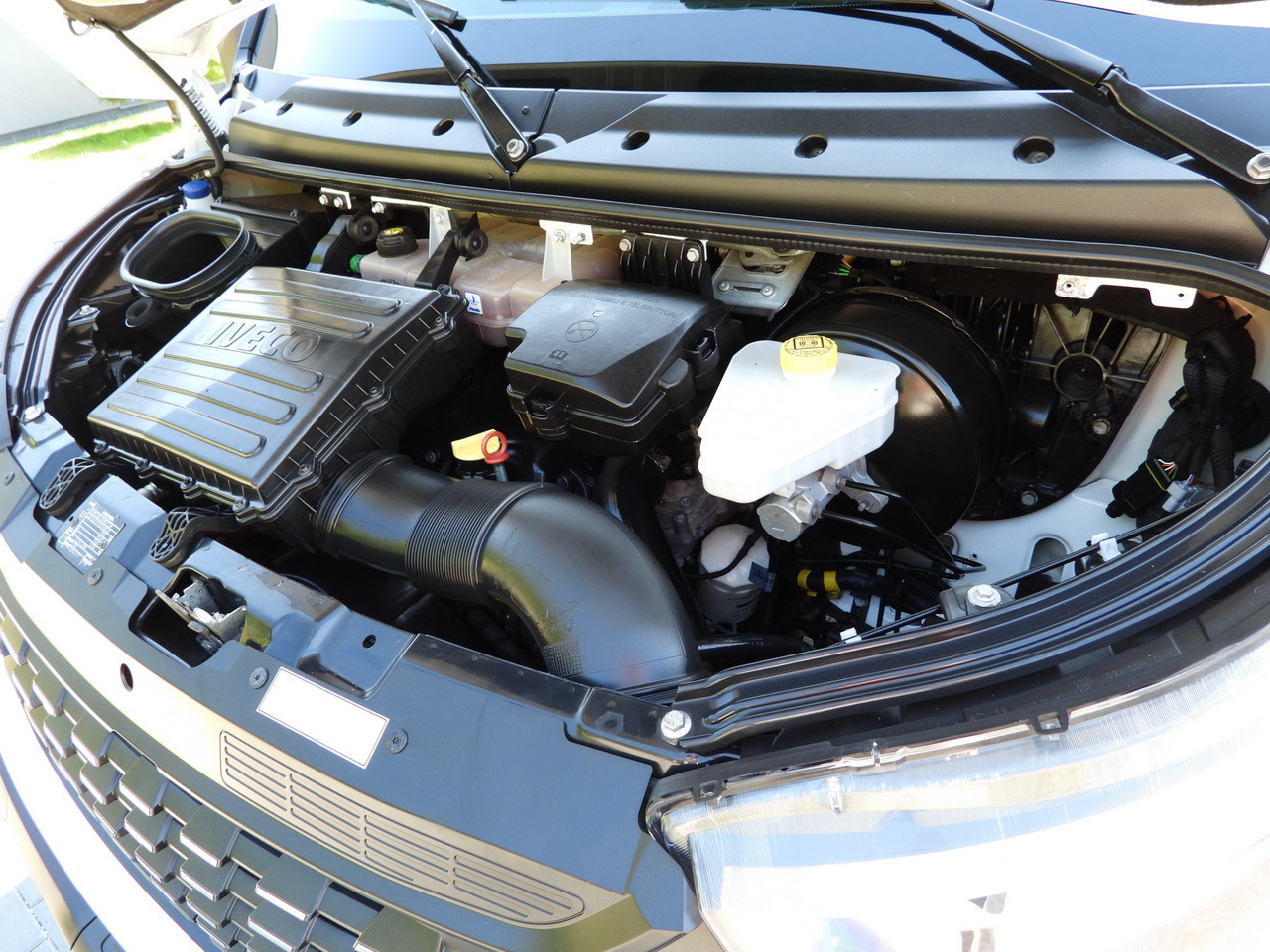 Box truck IVECO DAILY 72C18 LIFT 14 PALLETS CRUISE CONTROL PNEUMATICS AUTOMATIC TRANSMISSION HI-MATIC TWIN WHEELS AIR CONDITIONING 180HP: picture 28 Box truck IVECO DAILY 72C18 LIFT 14 PALLETS CRUISE CONTROL PNEUMATICS AUTOMATIC TRANSMISSION HI-MATIC TWIN WHEELS AIR CONDITIONING 180HP: picture 28