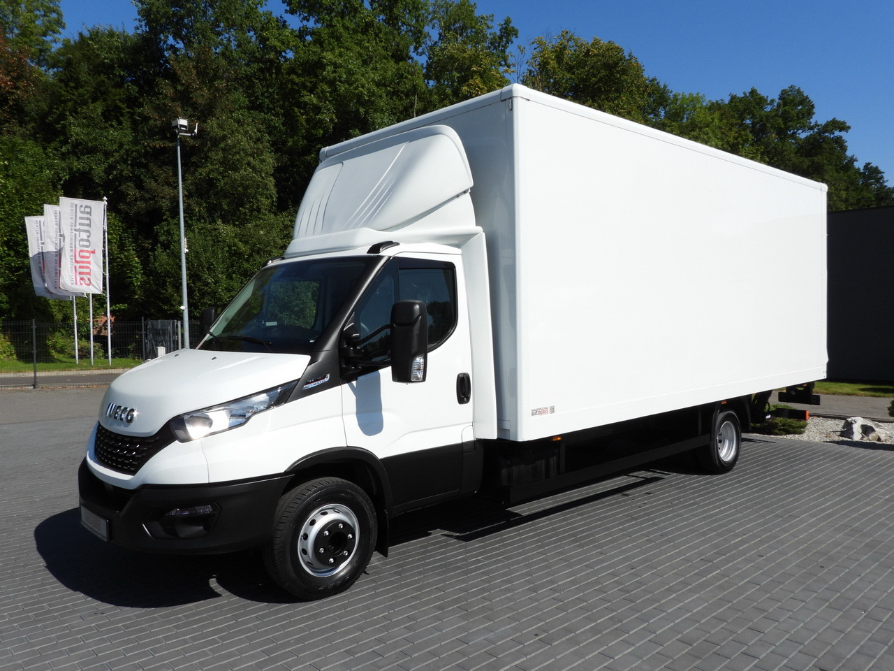 Box truck IVECO DAILY 72C18 LIFT 14 PALLETS CRUISE CONTROL PNEUMATICS AUTOMATIC TRANSMISSION HI-MATIC TWIN WHEELS AIR CONDITIONING 180HP: picture 6 Box truck IVECO DAILY 72C18 LIFT 14 PALLETS CRUISE CONTROL PNEUMATICS AUTOMATIC TRANSMISSION HI-MATIC TWIN WHEELS AIR CONDITIONING 180HP: picture 6