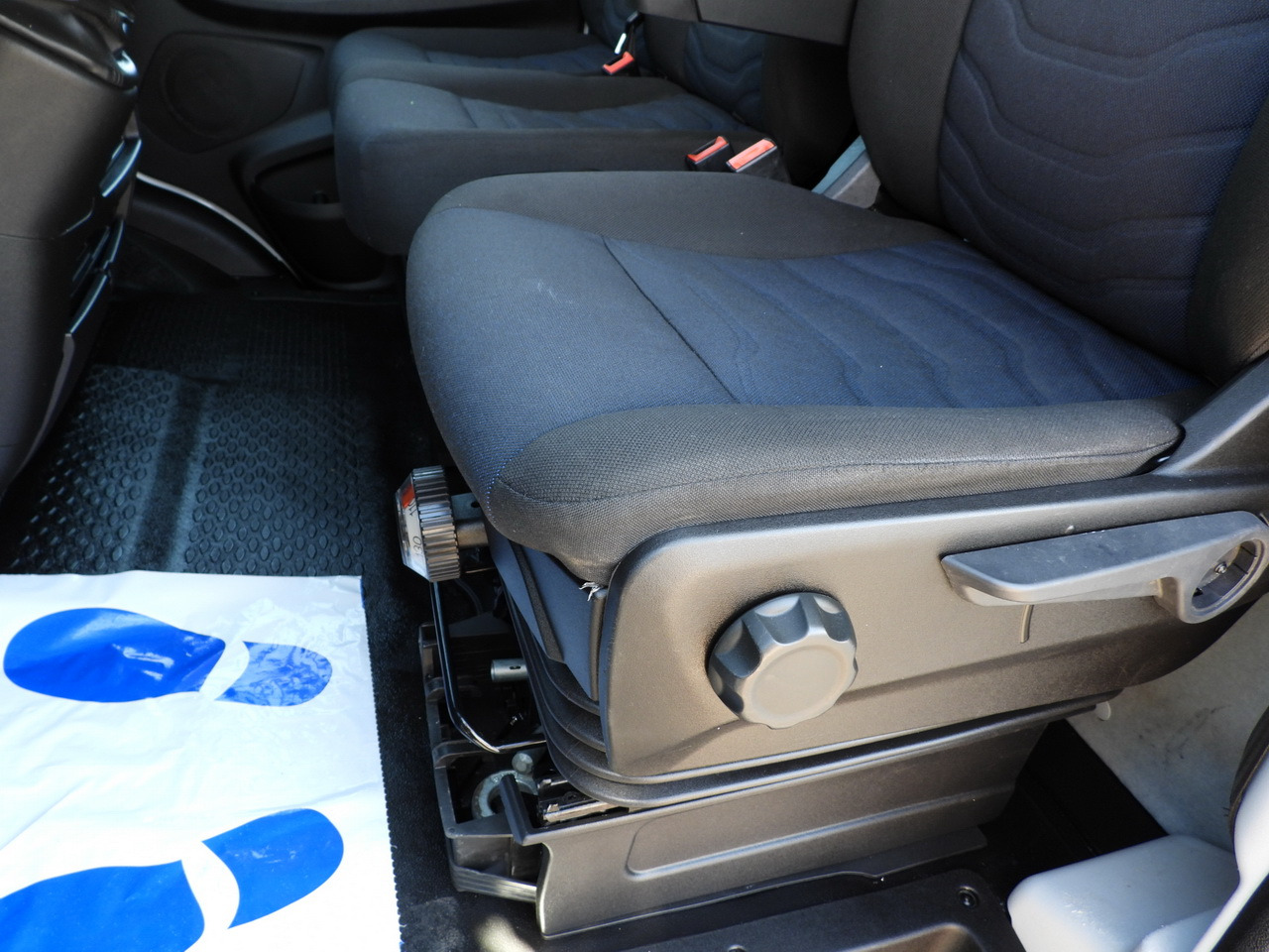 Box truck IVECO DAILY 72C18 LIFT 14 PALLETS CRUISE CONTROL PNEUMATICS AUTOMATIC TRANSMISSION HI-MATIC TWIN WHEELS AIR CONDITIONING 180HP: picture 30 Box truck IVECO DAILY 72C18 LIFT 14 PALLETS CRUISE CONTROL PNEUMATICS AUTOMATIC TRANSMISSION HI-MATIC TWIN WHEELS AIR CONDITIONING 180HP: picture 30