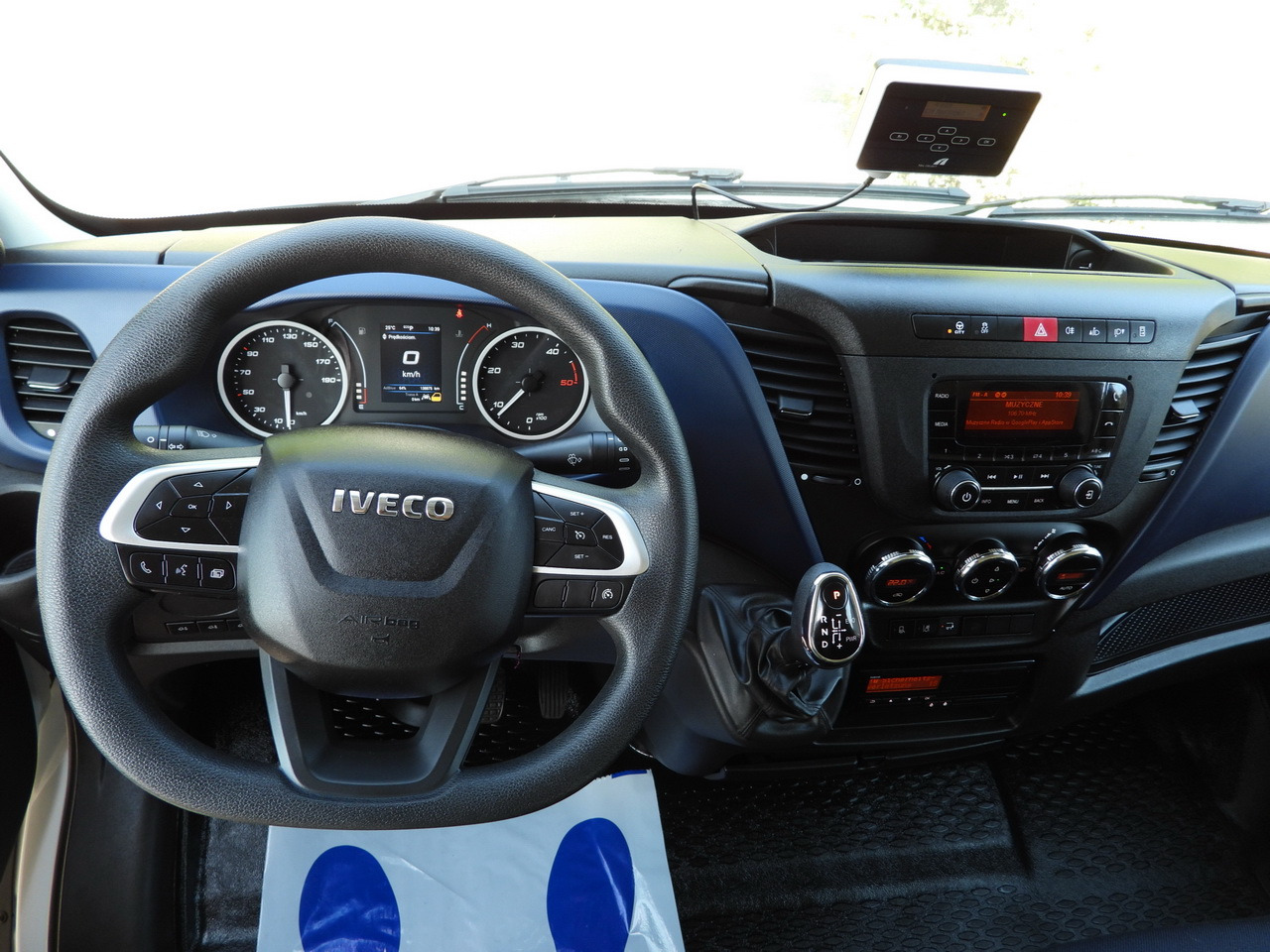 Box truck IVECO DAILY 72C18 LIFT 14 PALLETS CRUISE CONTROL PNEUMATICS AUTOMATIC TRANSMISSION HI-MATIC TWIN WHEELS AIR CONDITIONING 180HP: picture 31 Box truck IVECO DAILY 72C18 LIFT 14 PALLETS CRUISE CONTROL PNEUMATICS AUTOMATIC TRANSMISSION HI-MATIC TWIN WHEELS AIR CONDITIONING 180HP: picture 31