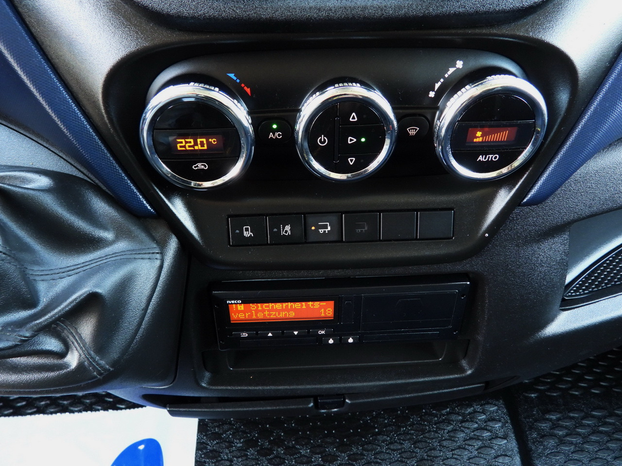 Box truck IVECO DAILY 72C18 LIFT 14 PALLETS CRUISE CONTROL PNEUMATICS AUTOMATIC TRANSMISSION HI-MATIC TWIN WHEELS AIR CONDITIONING 180HP: picture 40 Box truck IVECO DAILY 72C18 LIFT 14 PALLETS CRUISE CONTROL PNEUMATICS AUTOMATIC TRANSMISSION HI-MATIC TWIN WHEELS AIR CONDITIONING 180HP: picture 40