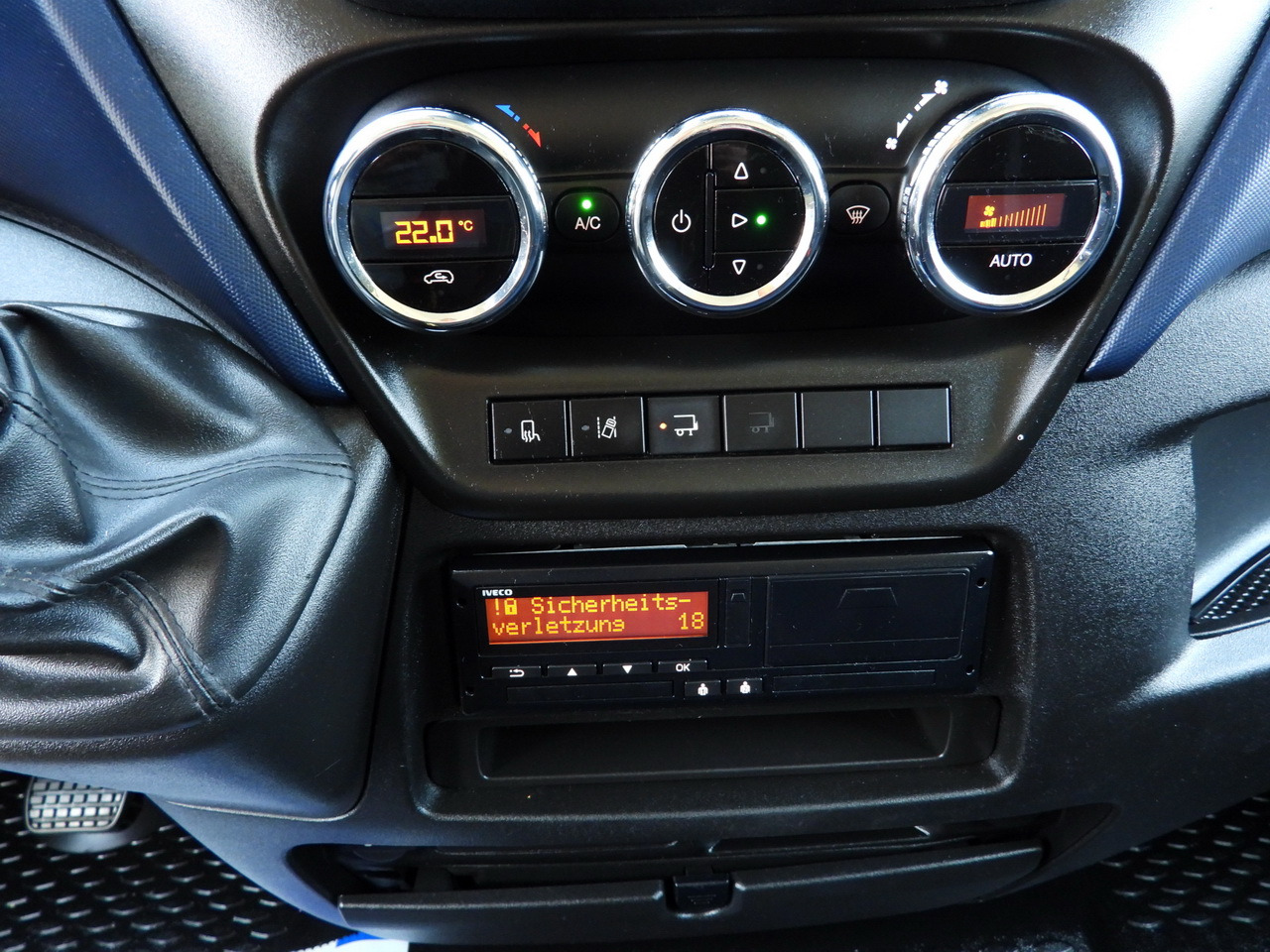 Box truck IVECO DAILY 72C18 LIFT 14 PALLETS CRUISE CONTROL PNEUMATICS AUTOMATIC TRANSMISSION HI-MATIC TWIN WHEELS AIR CONDITIONING 180HP: picture 43 Box truck IVECO DAILY 72C18 LIFT 14 PALLETS CRUISE CONTROL PNEUMATICS AUTOMATIC TRANSMISSION HI-MATIC TWIN WHEELS AIR CONDITIONING 180HP: picture 43