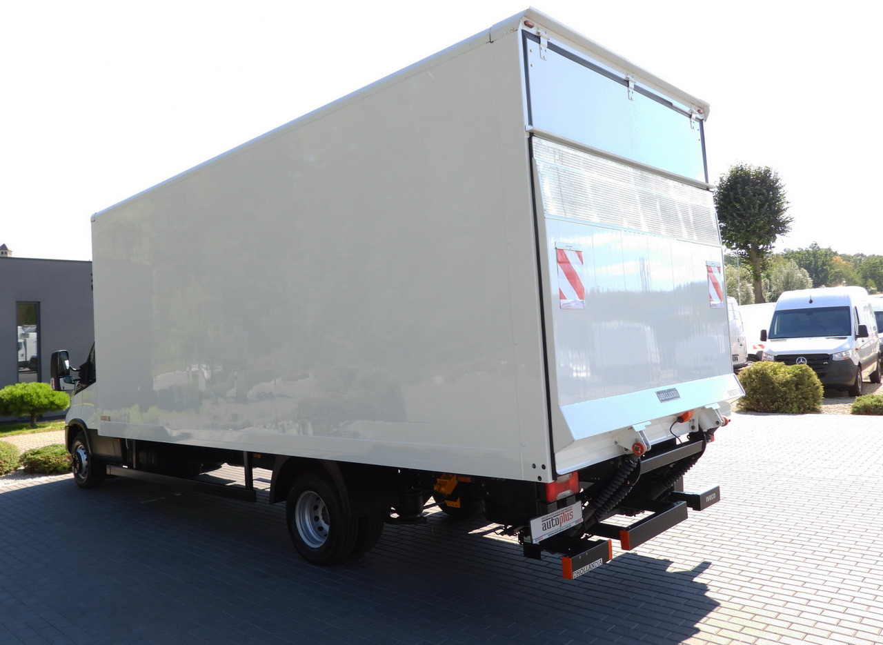 Box truck IVECO DAILY 72C18 LIFT 14 PALLETS CRUISE CONTROL PNEUMATICS AUTOMATIC TRANSMISSION HI-MATIC TWIN WHEELS AIR CONDITIONING 180HP: picture 9 Box truck IVECO DAILY 72C18 LIFT 14 PALLETS CRUISE CONTROL PNEUMATICS AUTOMATIC TRANSMISSION HI-MATIC TWIN WHEELS AIR CONDITIONING 180HP: picture 9