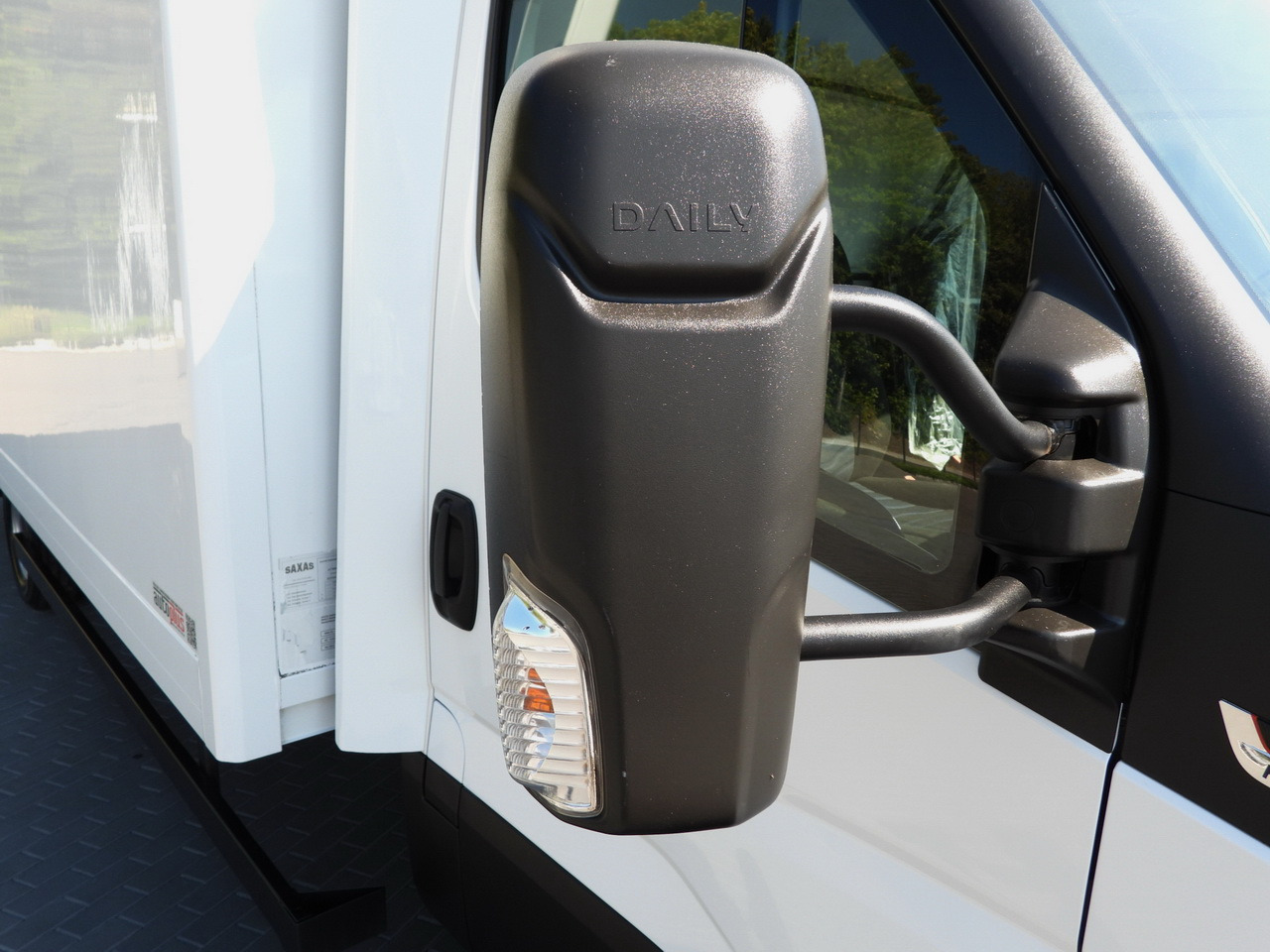 Box truck IVECO DAILY 72C18 LIFT 14 PALLETS CRUISE CONTROL PNEUMATICS AUTOMATIC TRANSMISSION HI-MATIC TWIN WHEELS AIR CONDITIONING 180HP: picture 26 Box truck IVECO DAILY 72C18 LIFT 14 PALLETS CRUISE CONTROL PNEUMATICS AUTOMATIC TRANSMISSION HI-MATIC TWIN WHEELS AIR CONDITIONING 180HP: picture 26