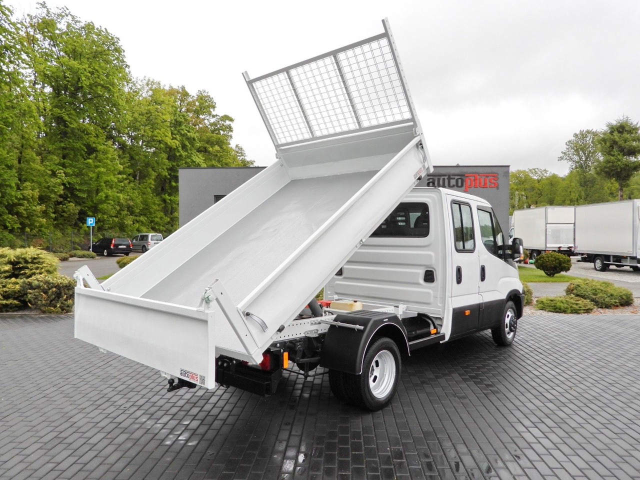 Iveco DAILY 35C13 KIPPER DOPPELKABINE DOKA 7 SITZE A/C - Tipper van, Combi van: picture 3 Iveco DAILY 35C13 KIPPER DOPPELKABINE DOKA 7 SITZE A/C - Tipper van, Combi van: picture 3