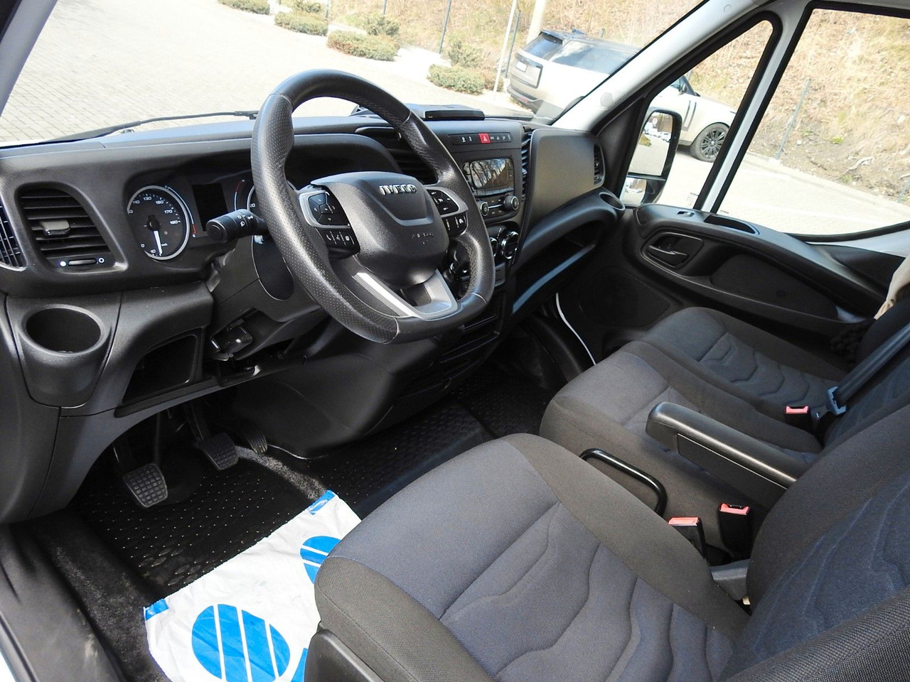 Iveco DAILY 35S18 PRITSCHE PLANE 10 PALETTEN WEBASTO - Curtain side van: picture 2 Iveco DAILY 35S18 PRITSCHE PLANE 10 PALETTEN WEBASTO - Curtain side van: picture 2