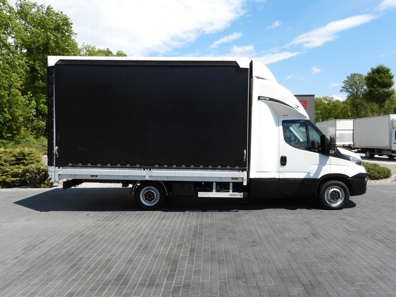 New Curtain side van, Combi van Iveco DAILY  35S18 PRITSCHE PLANE 10 PALETTEN WEBASTO: picture 7