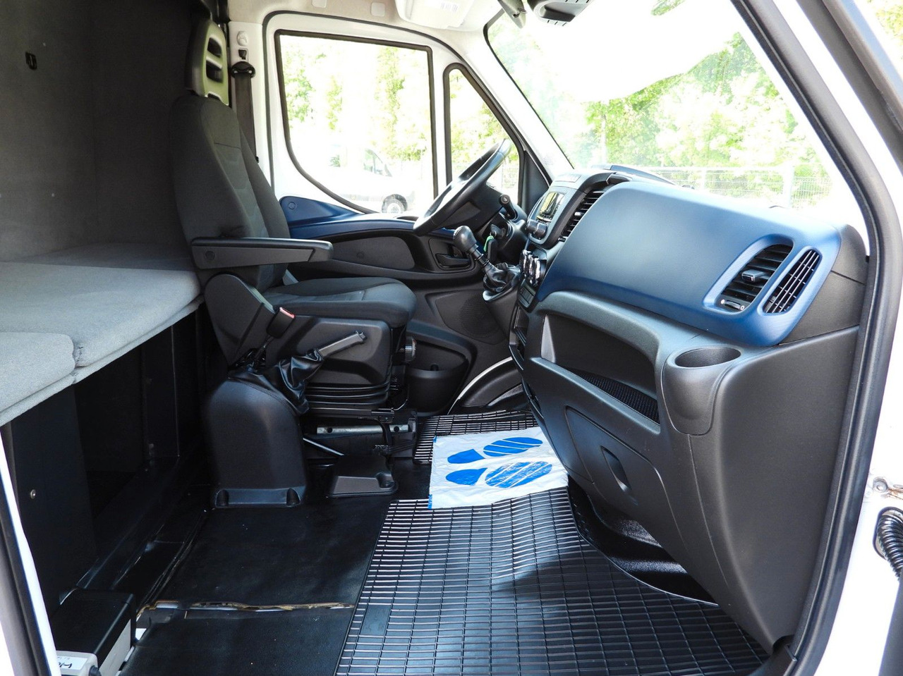 New Curtain side van, Combi van Iveco DAILY  35S18 PRITSCHE PLANE 10 PALETTEN WEBASTO: picture 25
