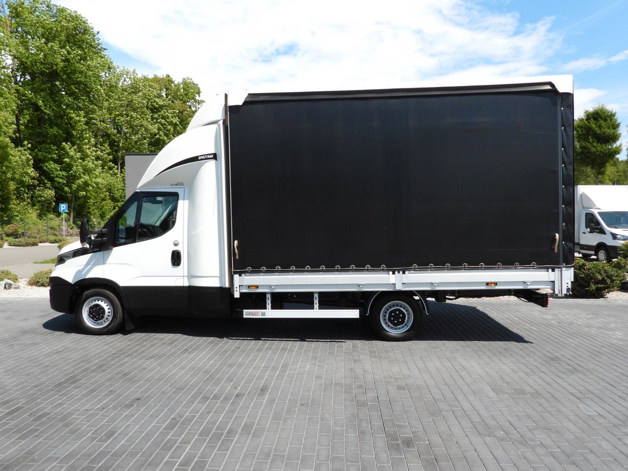 New Curtain side van, Combi van Iveco DAILY  35S18 PRITSCHE PLANE 10 PALETTEN WEBASTO: picture 9