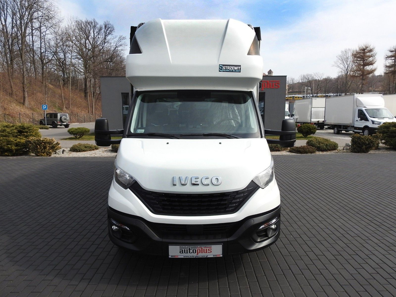 Iveco DAILY 35S18 PRITSCHE PLANE 10 PALETTEN WEBASTO - Curtain side van: picture 5 Iveco DAILY 35S18 PRITSCHE PLANE 10 PALETTEN WEBASTO - Curtain side van: picture 5