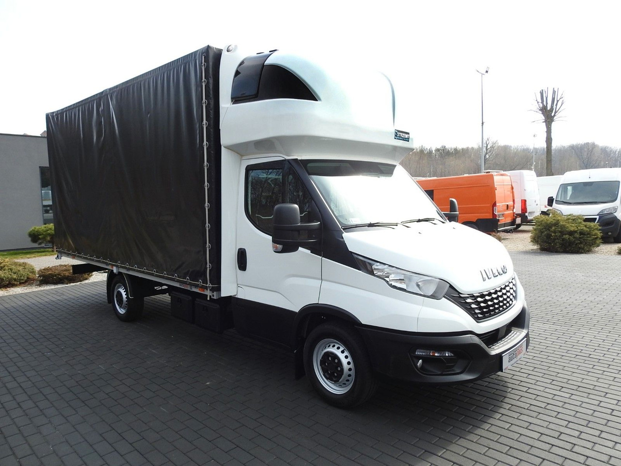 Iveco DAILY 35S18 PRITSCHE PLANE 10 PALETTEN WEBASTO - Curtain side van: picture 4 Iveco DAILY 35S18 PRITSCHE PLANE 10 PALETTEN WEBASTO - Curtain side van: picture 4