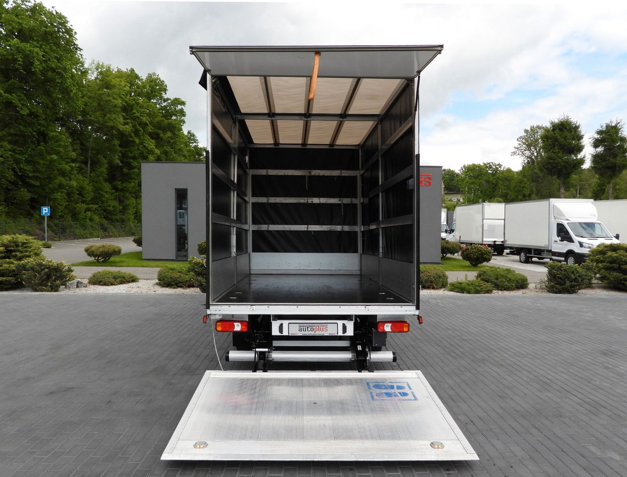 Curtain side van Iveco DAILY 35S18 PRITSCHE PLANE AUFZUG 8 PALETTEN: picture 12
