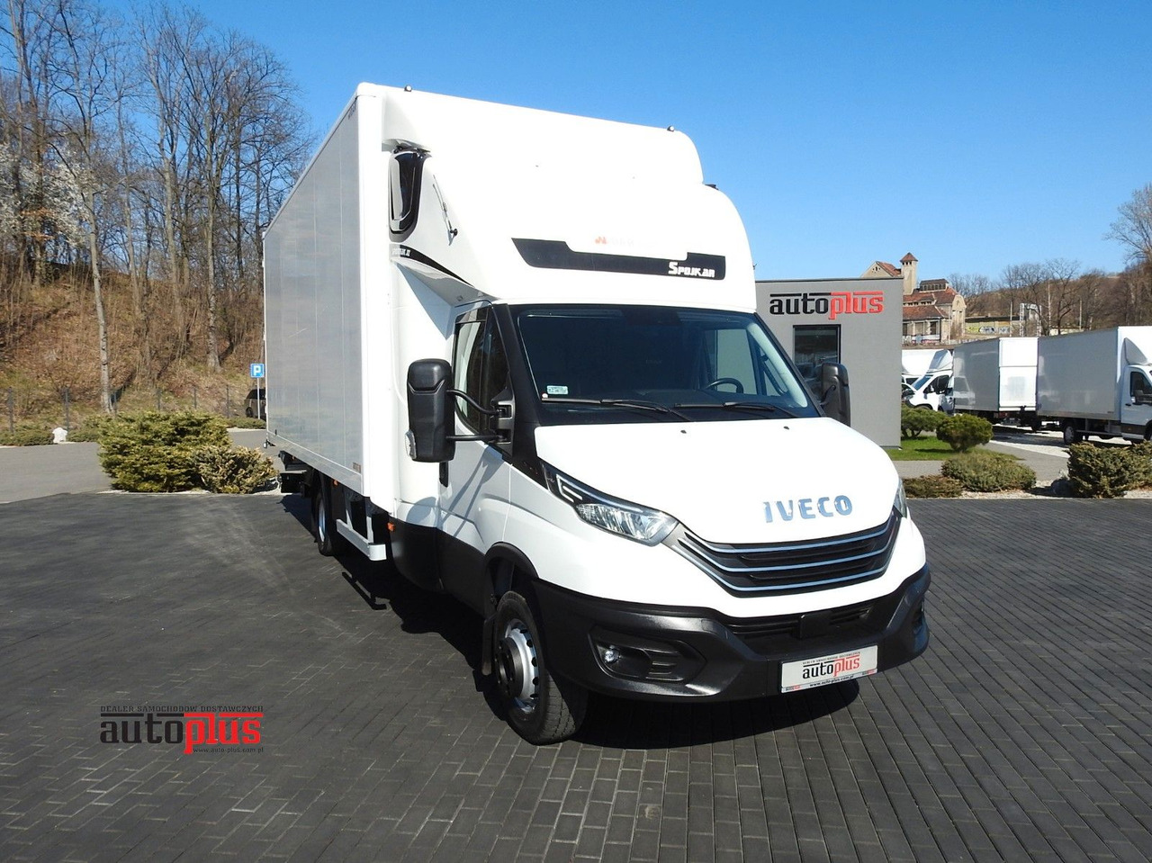Iveco DAILY 70C18 KOFFER AUFZUG 14 PALETTEN WEBASTO - Box van, Combi van: picture 1 Iveco DAILY 70C18 KOFFER AUFZUG 14 PALETTEN WEBASTO - Box van, Combi van: picture 1