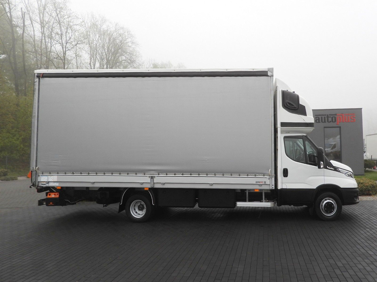 Curtain side van Iveco DAILY 72C18 PRITSCHE PLANE AUFZUG 16 PALETTEN: picture 7
