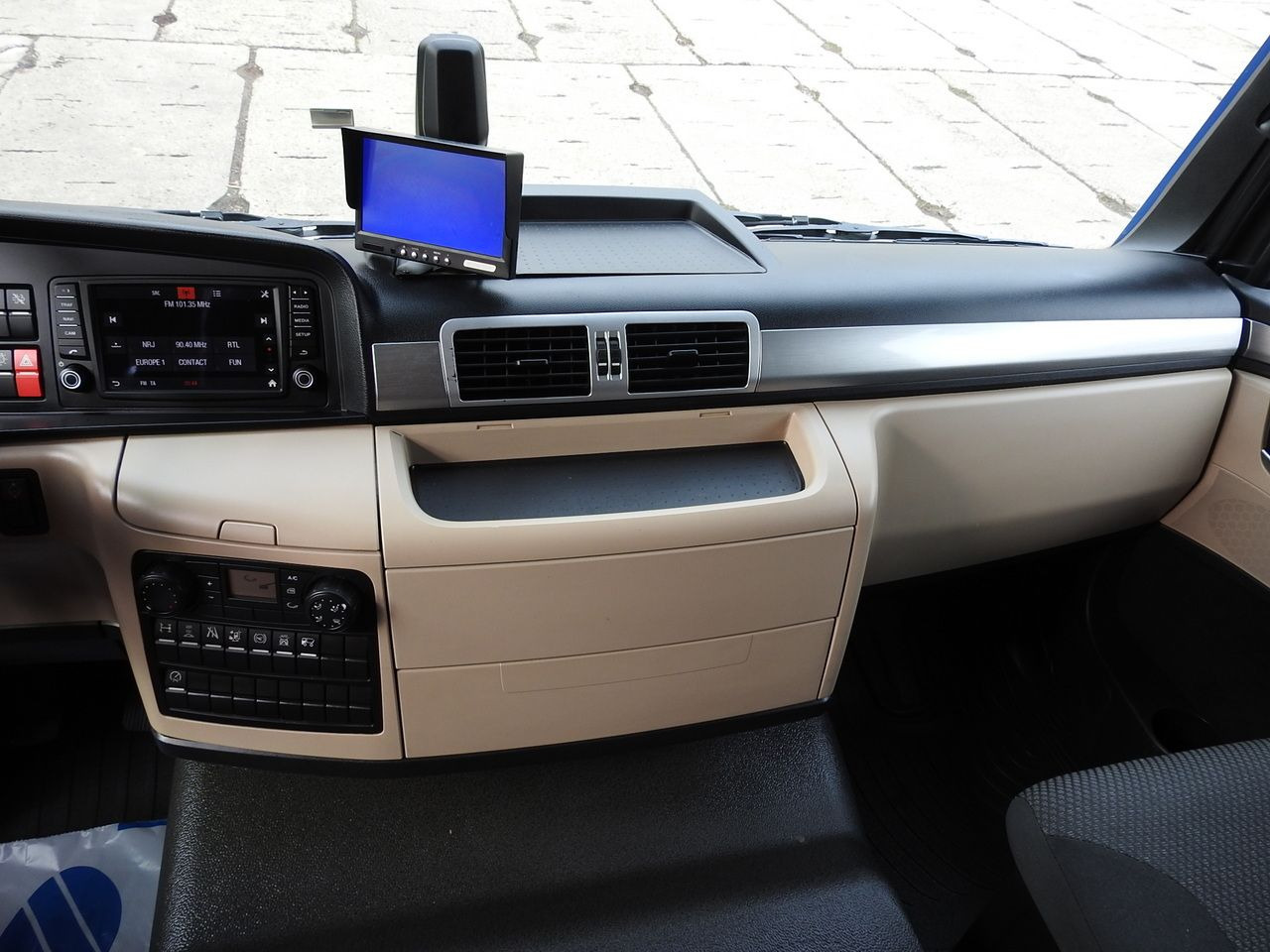 MAN TGL 12.220 BOX LIFT 18 PALLETS CRUISE CONTROLAIR CONDITIONING PNEUMATICS AUTOMATIC TWIN WHEELS  220HP on lease MAN TGL 12.220 BOX LIFT 18 PALLETS CRUISE CONTROLAIR CONDITIONING PNEUMATICS AUTOMATIC TWIN WHEELS  220HP: picture 38