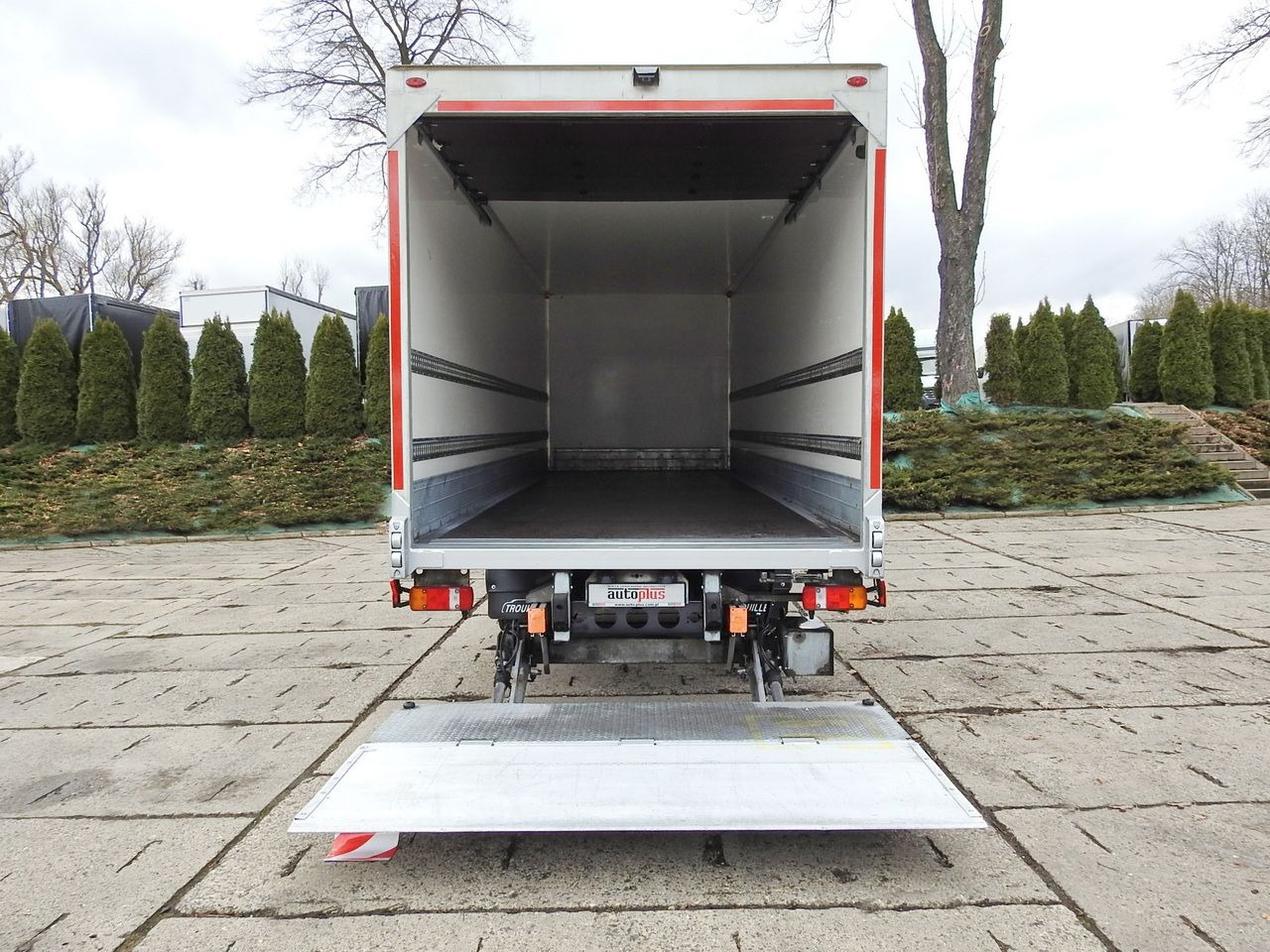 MAN TGL 12.220 BOX LIFT 18 PALLETS CRUISE CONTROLAIR CONDITIONING PNEUMATICS AUTOMATIC TWIN WHEELS  220HP on lease MAN TGL 12.220 BOX LIFT 18 PALLETS CRUISE CONTROLAIR CONDITIONING PNEUMATICS AUTOMATIC TWIN WHEELS  220HP: picture 11