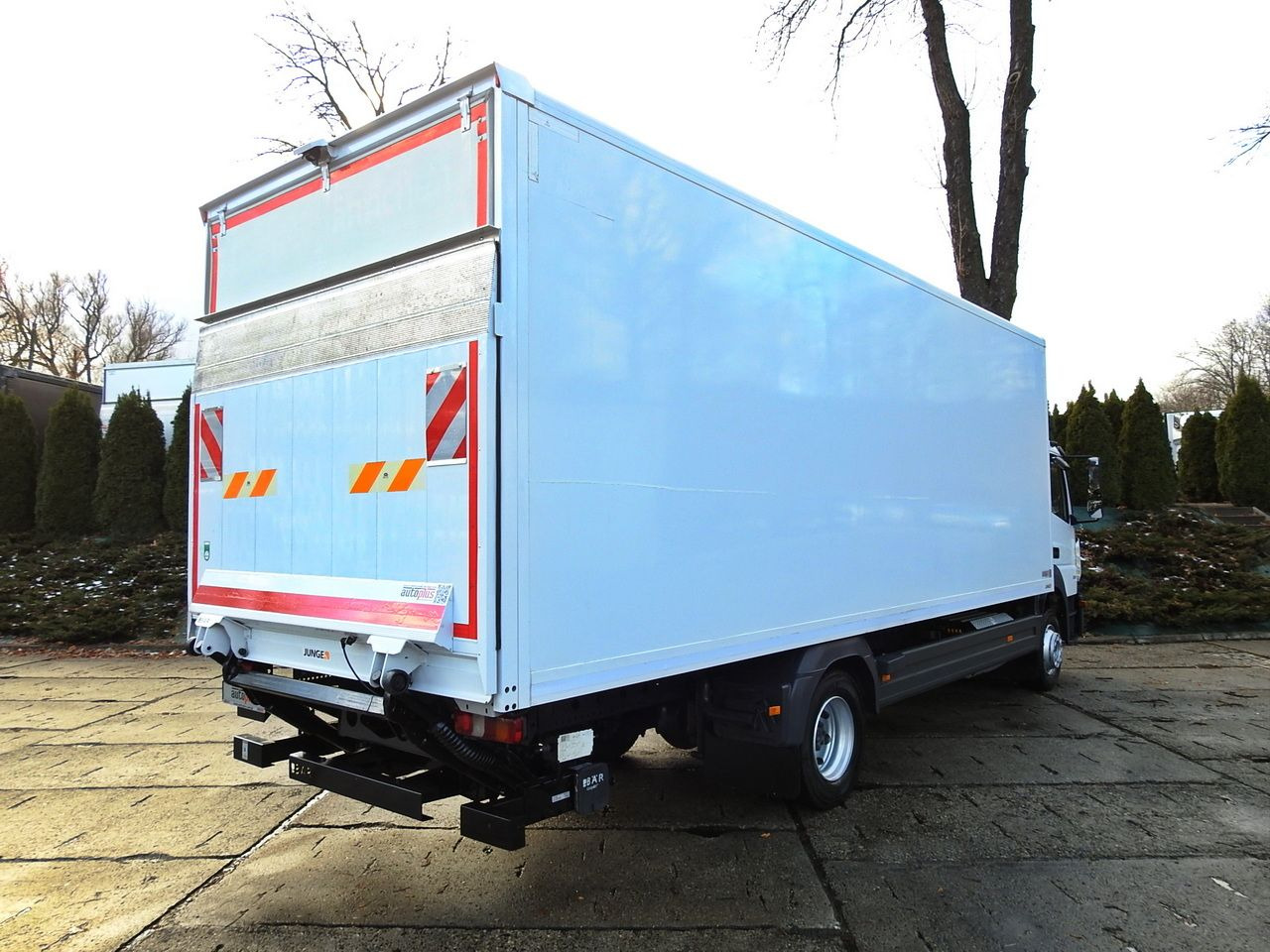 MERCEDES ATEGO 12.24 BOX LIFT 18 PALLETS CRUISE CONTROL AUTOMATIC TRANSMISSION TWIN WHEELS AIR CONDITIONING 240HP - Box van: picture 3 MERCEDES ATEGO 12.24 BOX LIFT 18 PALLETS CRUISE CONTROL AUTOMATIC TRANSMISSION TWIN WHEELS AIR CONDITIONING 240HP - Box van: picture 3