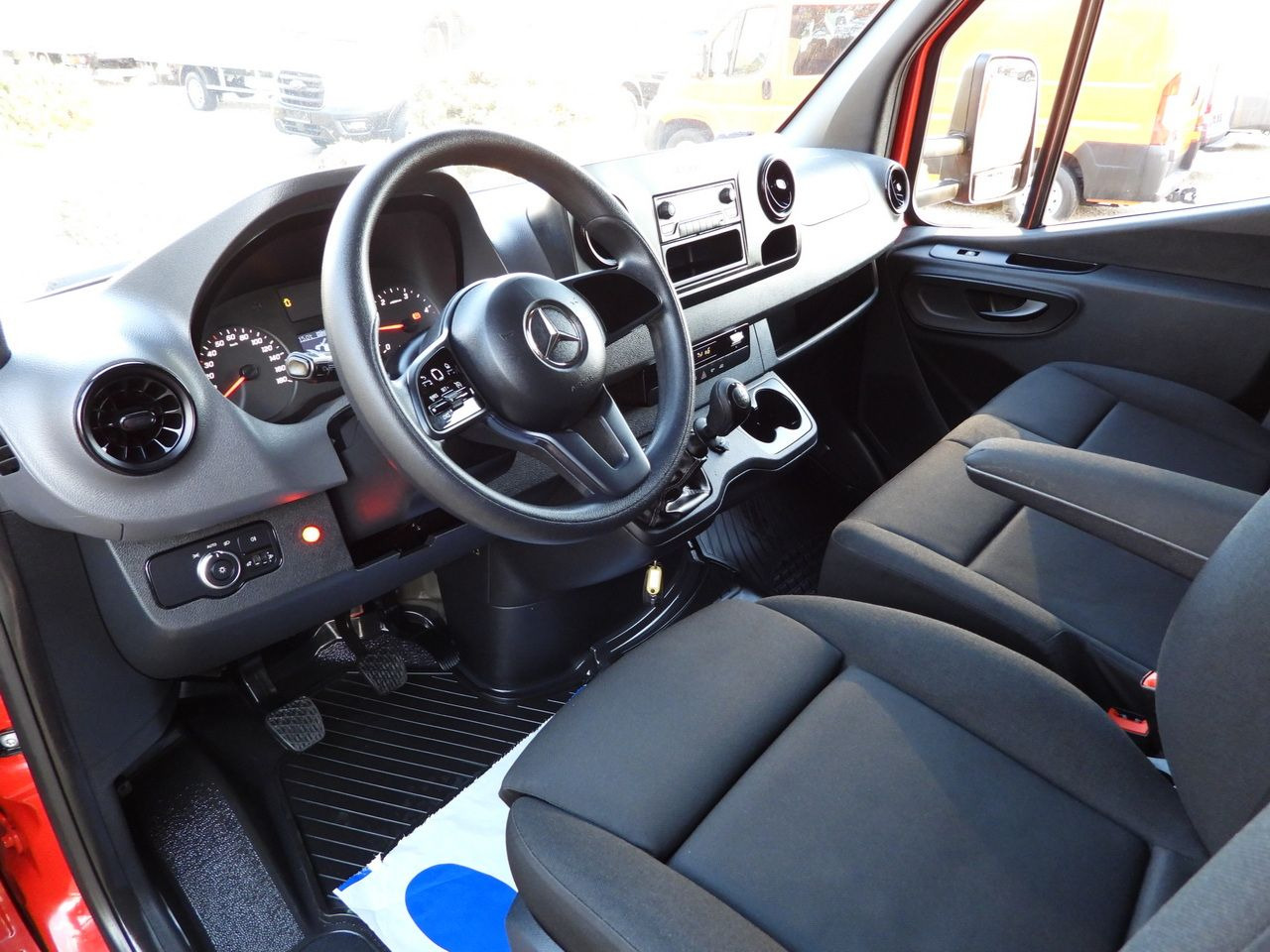 MERCEDES SPRINTER 316 TARPAULIN LIFT 8 PALLETS WEBASTO CRUISE CONTROL AIR CONDITIONING 160HP - Curtain side van: picture 2 MERCEDES SPRINTER 316 TARPAULIN LIFT 8 PALLETS WEBASTO CRUISE CONTROL AIR CONDITIONING 160HP - Curtain side van: picture 2