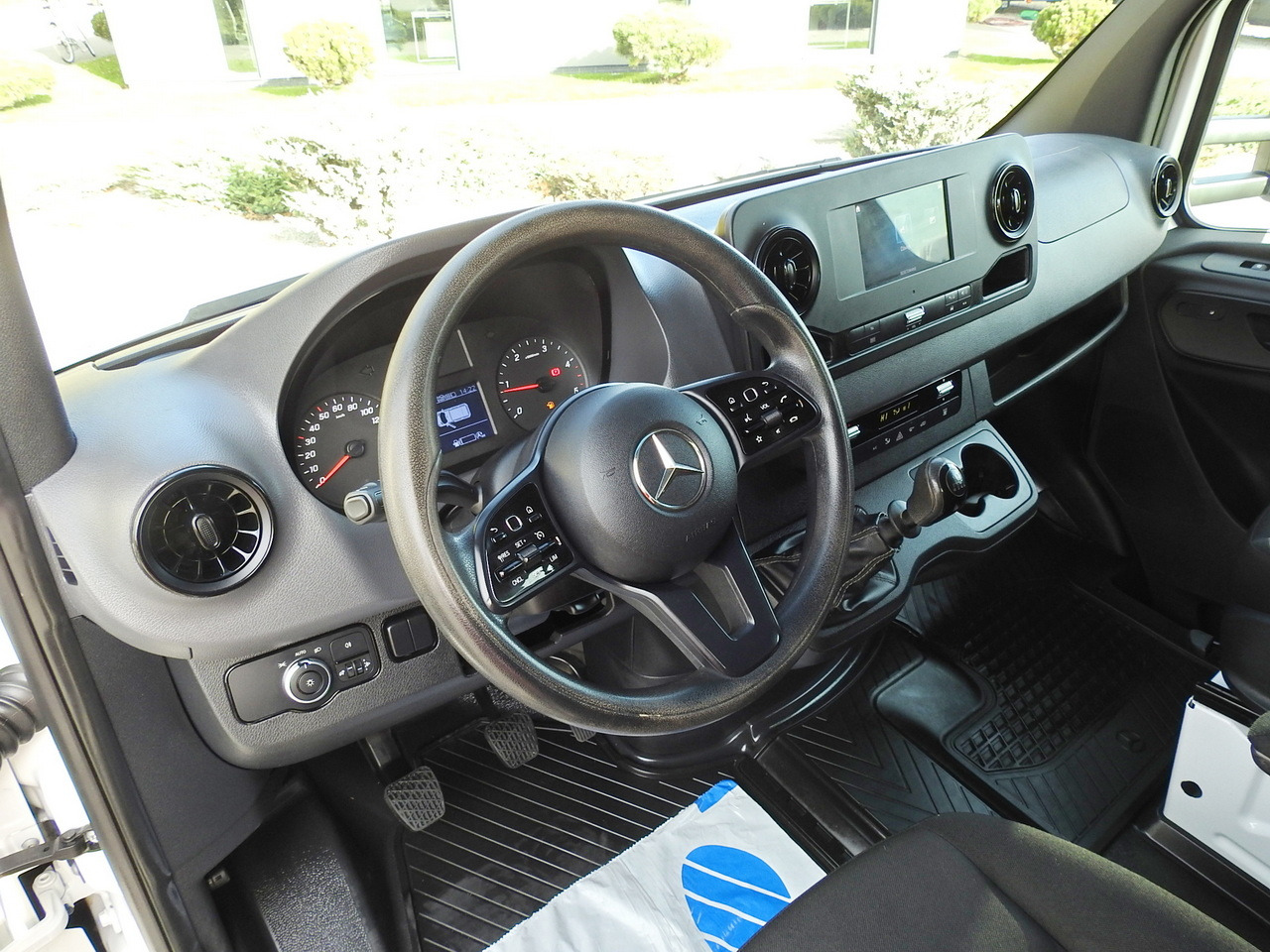 MERCEDES SPRINTER 516 STAKE BODY DOUBLE CABIN DOKA 6 SEATS CRUISE CONTROL AIR CONDITIONING TWIN WHEELS  160HP - Combi van: picture 2 MERCEDES SPRINTER 516 STAKE BODY DOUBLE CABIN DOKA 6 SEATS CRUISE CONTROL AIR CONDITIONING TWIN WHEELS  160HP - Combi van: picture 2