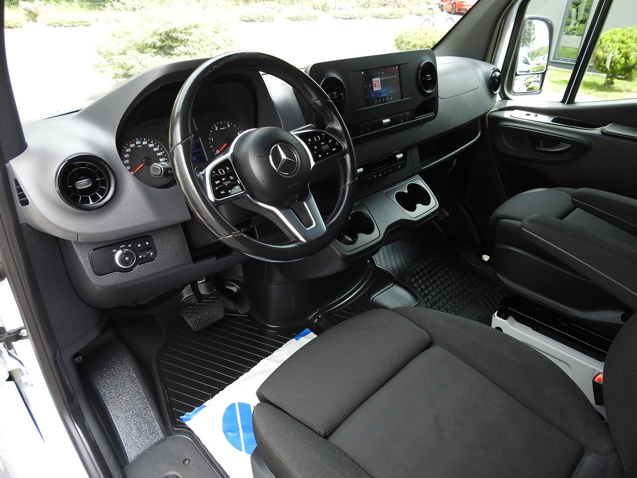 MERCEDES SPRINTER BOX DELIVERY VAN 5 SEATS CRUISE CONTROL NAVIGATION AIR CONDITIONING AUTOMATIC TRANSMISSION 160HP - Panel van: picture 2 MERCEDES SPRINTER BOX DELIVERY VAN 5 SEATS CRUISE CONTROL NAVIGATION AIR CONDITIONING AUTOMATIC TRANSMISSION 160HP - Panel van: picture 2