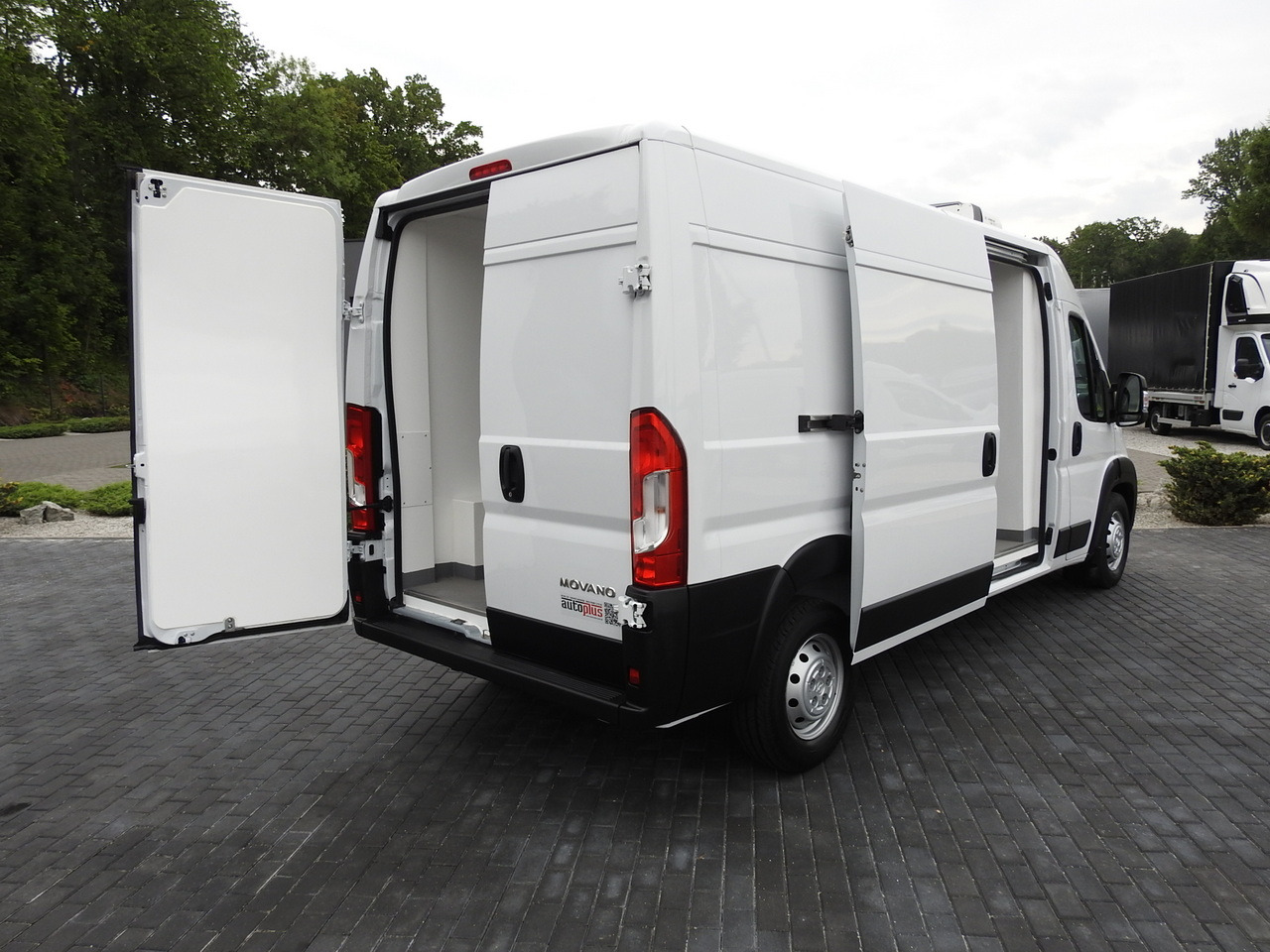 OPEL MOVANO REFRIGERATOR VAN 0*C HEATING FUNCTION AIR CONDITIONING 140HP - Refrigerated van: picture 3 OPEL MOVANO REFRIGERATOR VAN 0*C HEATING FUNCTION AIR CONDITIONING 140HP - Refrigerated van: picture 3