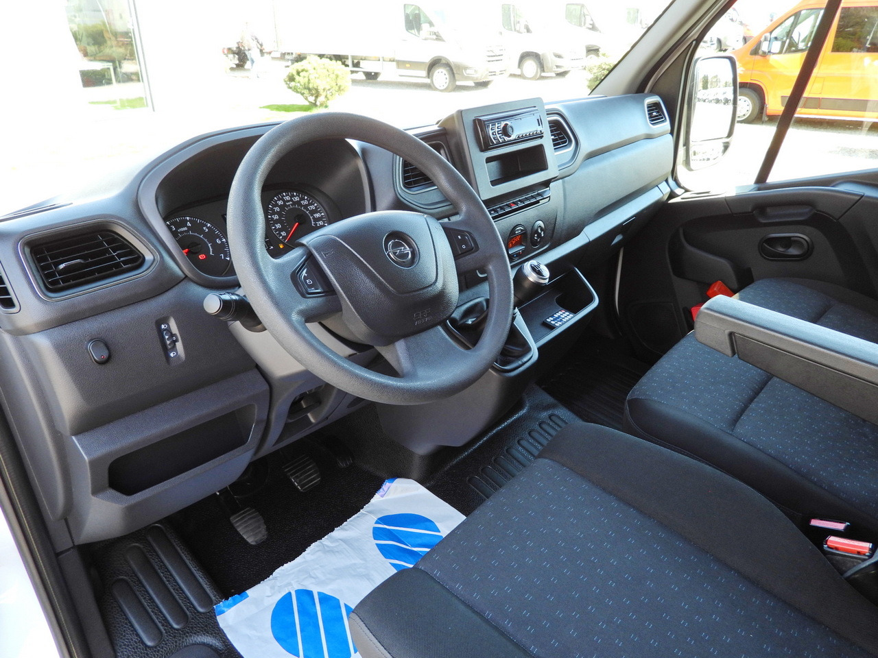 OPEL MOVANO  TARPAULIN LIFT 9 PALLETS WEBASTO CRUISE CONTROL LED LIGHTS PNEUMATICS AIR CONDITIONING  165HP - Curtain side van: picture 2 OPEL MOVANO  TARPAULIN LIFT 9 PALLETS WEBASTO CRUISE CONTROL LED LIGHTS PNEUMATICS AIR CONDITIONING  165HP - Curtain side van: picture 2